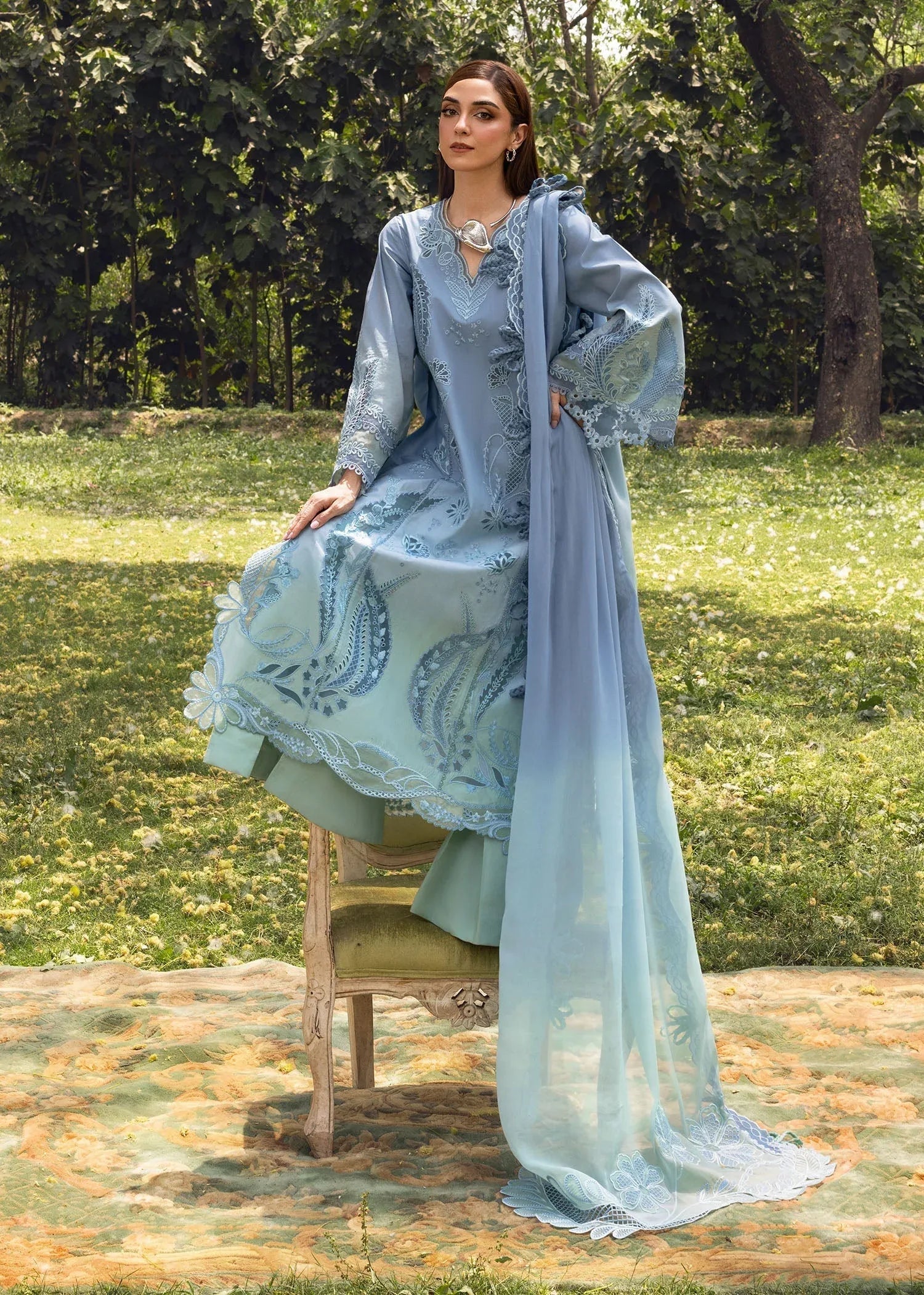 Crimson | Tasawar 25 | ALL THINGS OMBRE - D1 A - Rang-e-Khaas