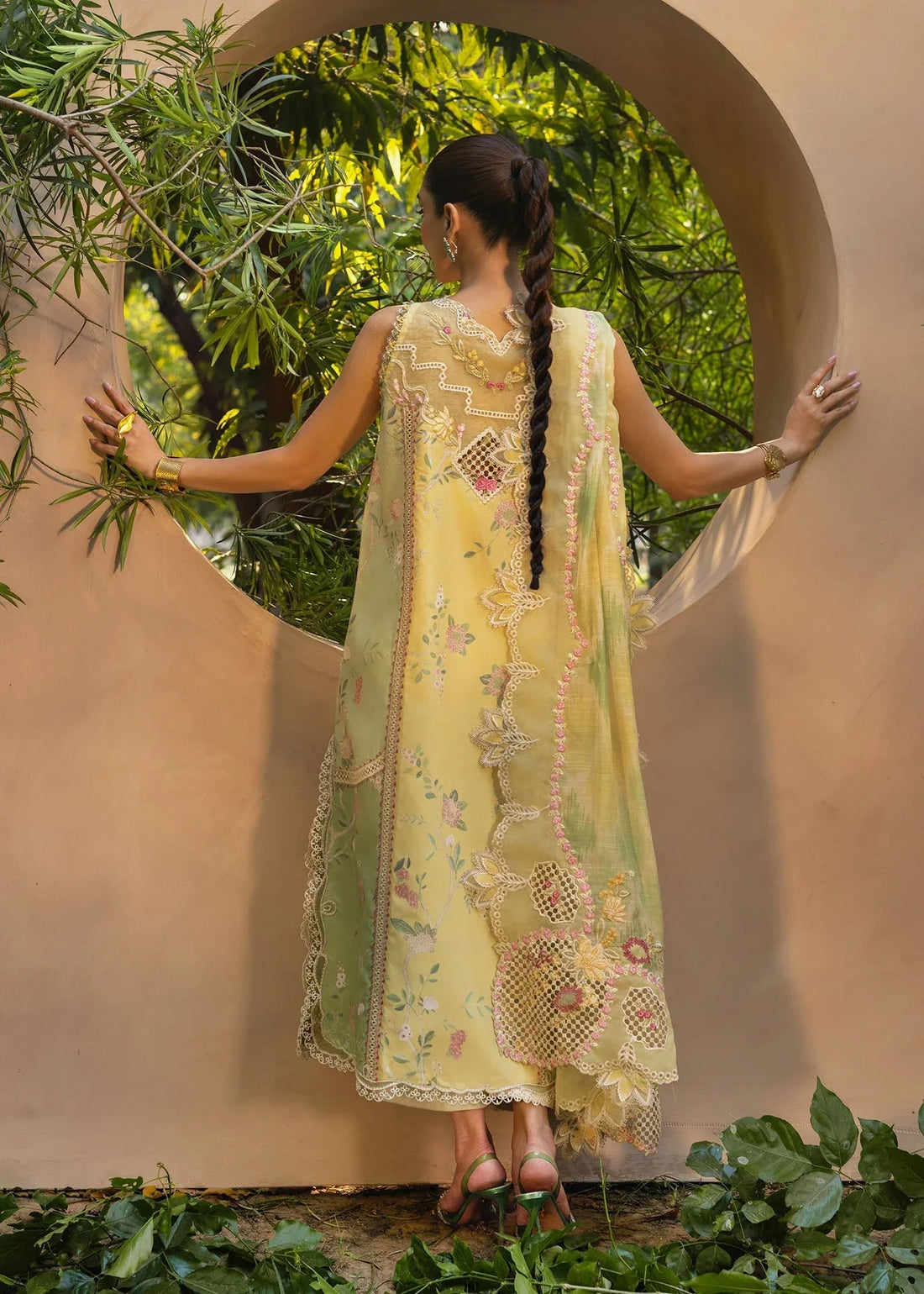 Crimson | Tasawar 25 | BONJOUR AND BLOOM - D4A - Rang-e-Khaas