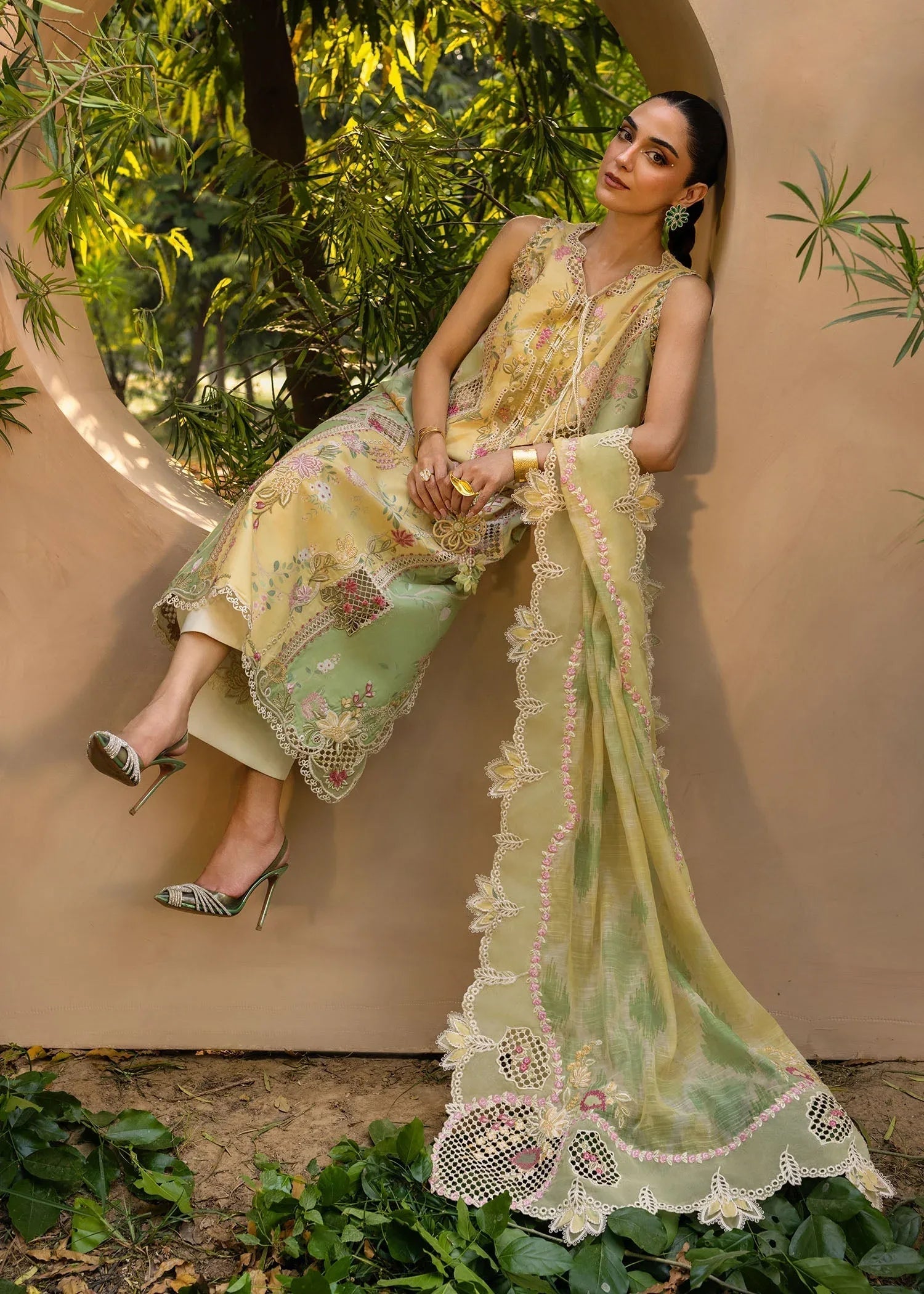 Crimson | Tasawar 25 | BONJOUR AND BLOOM - D4A - Rang-e-Khaas