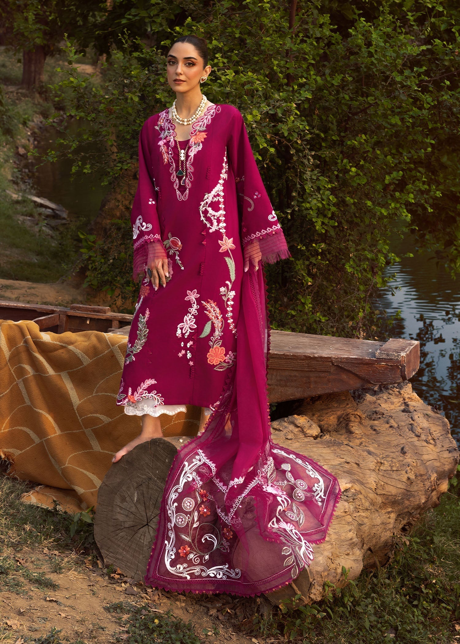 Crimson | Tasawar 25 | MIRROR GARDEN - D3A