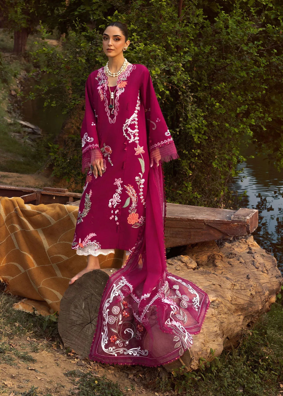 Crimson | Tasawar 25 | MIRROR GARDEN - D3A - Rang-e-Khaas