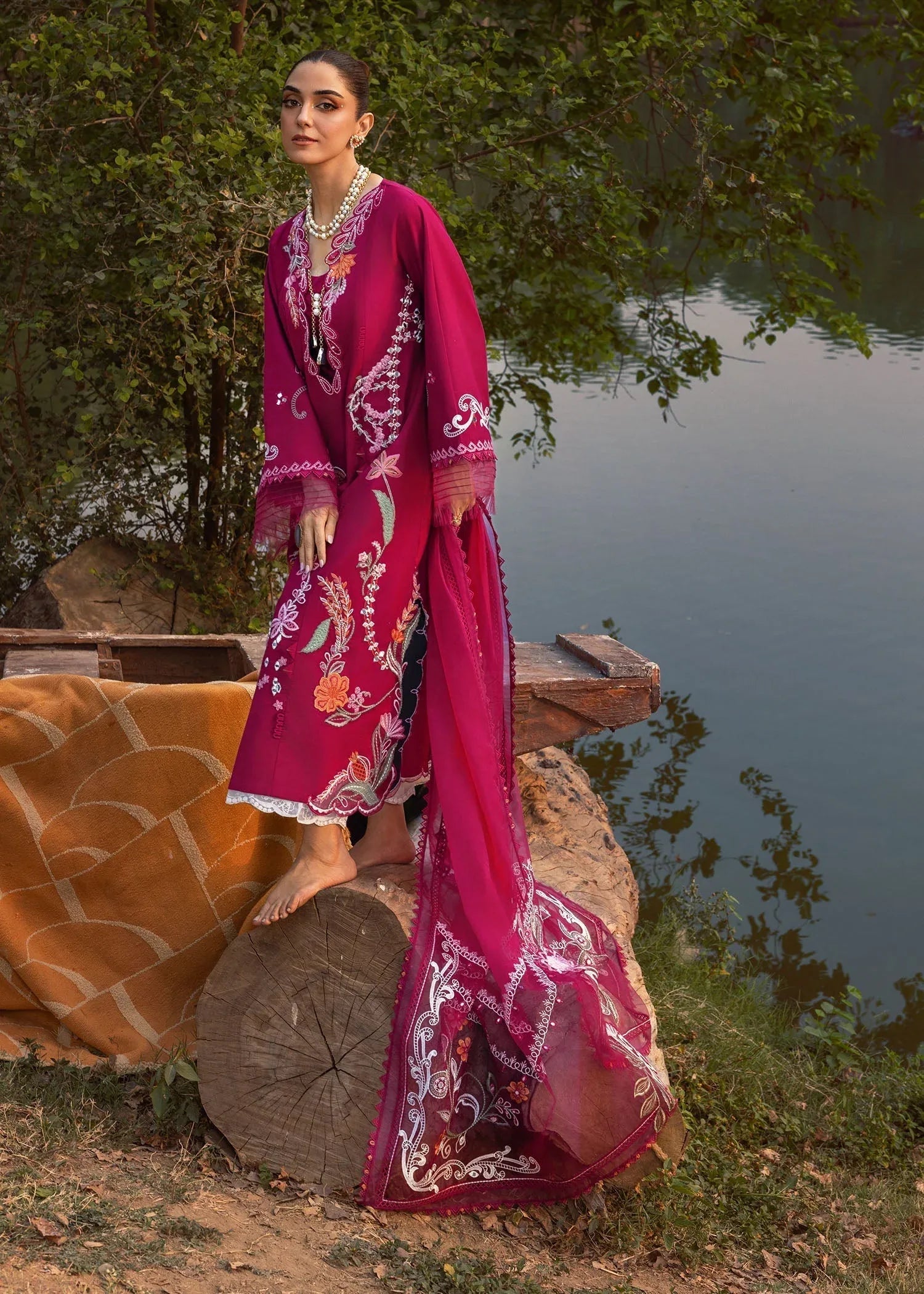 Crimson | Tasawar 25 | MIRROR GARDEN - D3A - Rang-e-Khaas