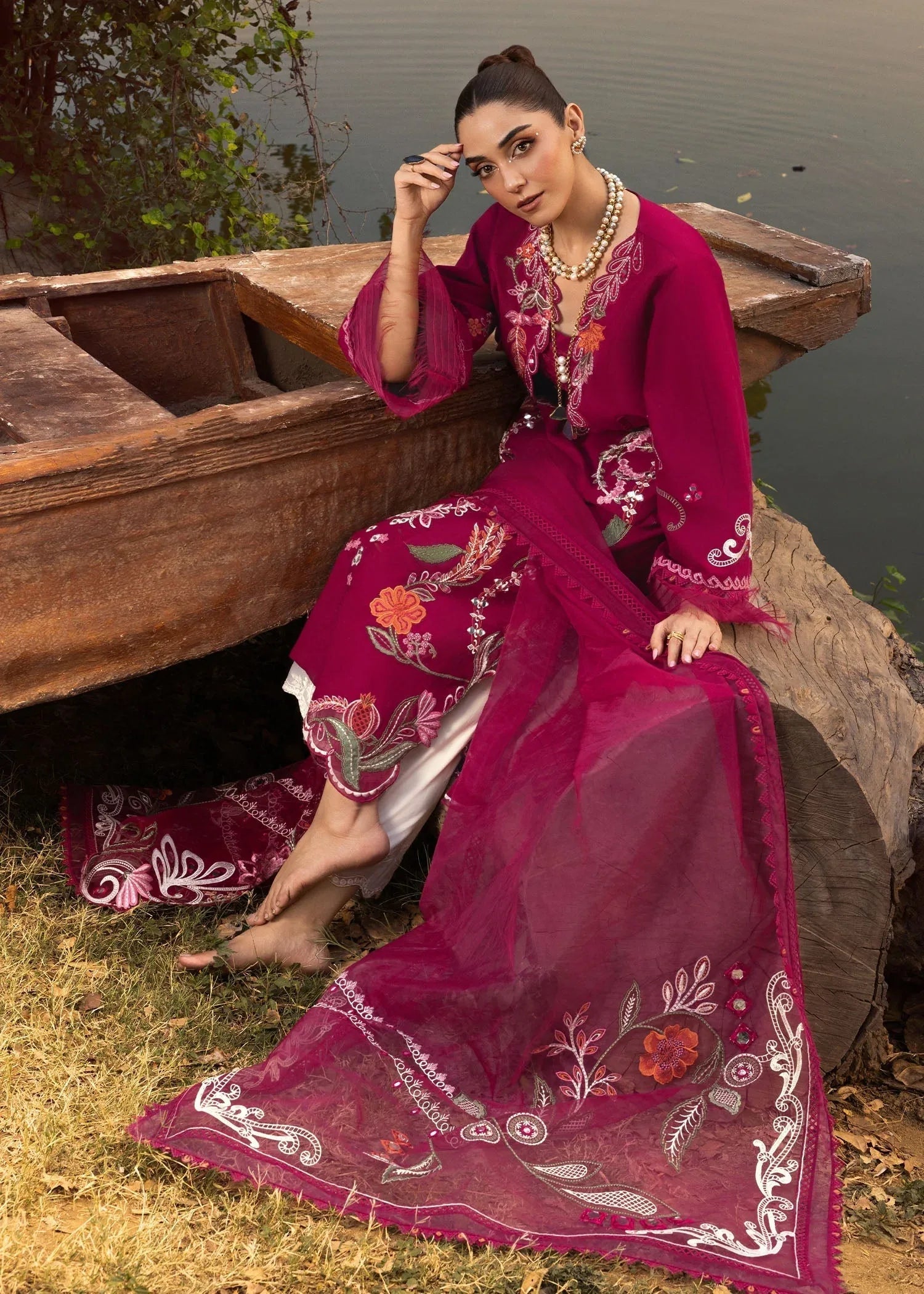 Crimson | Tasawar 25 | MIRROR GARDEN - D3A - Rang-e-Khaas