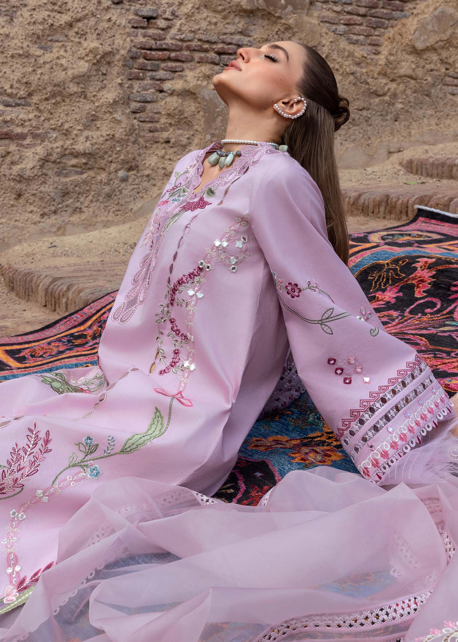 Crimson | Tasawar 25 | MIRROR GARDEN - D3B - Rang-e-Khaas