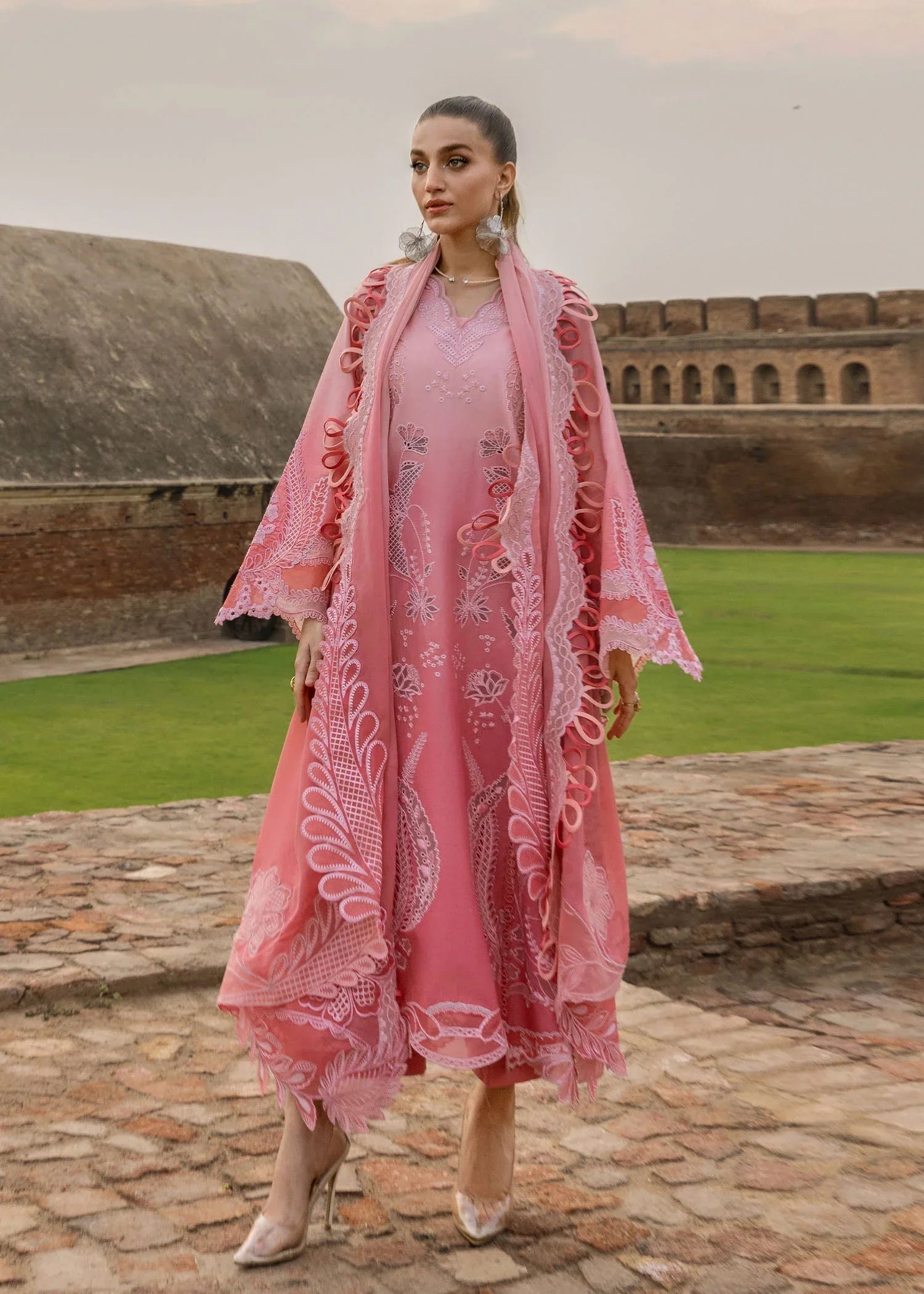 Crimson | Tasawar 25 | ALL THINGS OMBRE - D1B - Rang-e-Khaas