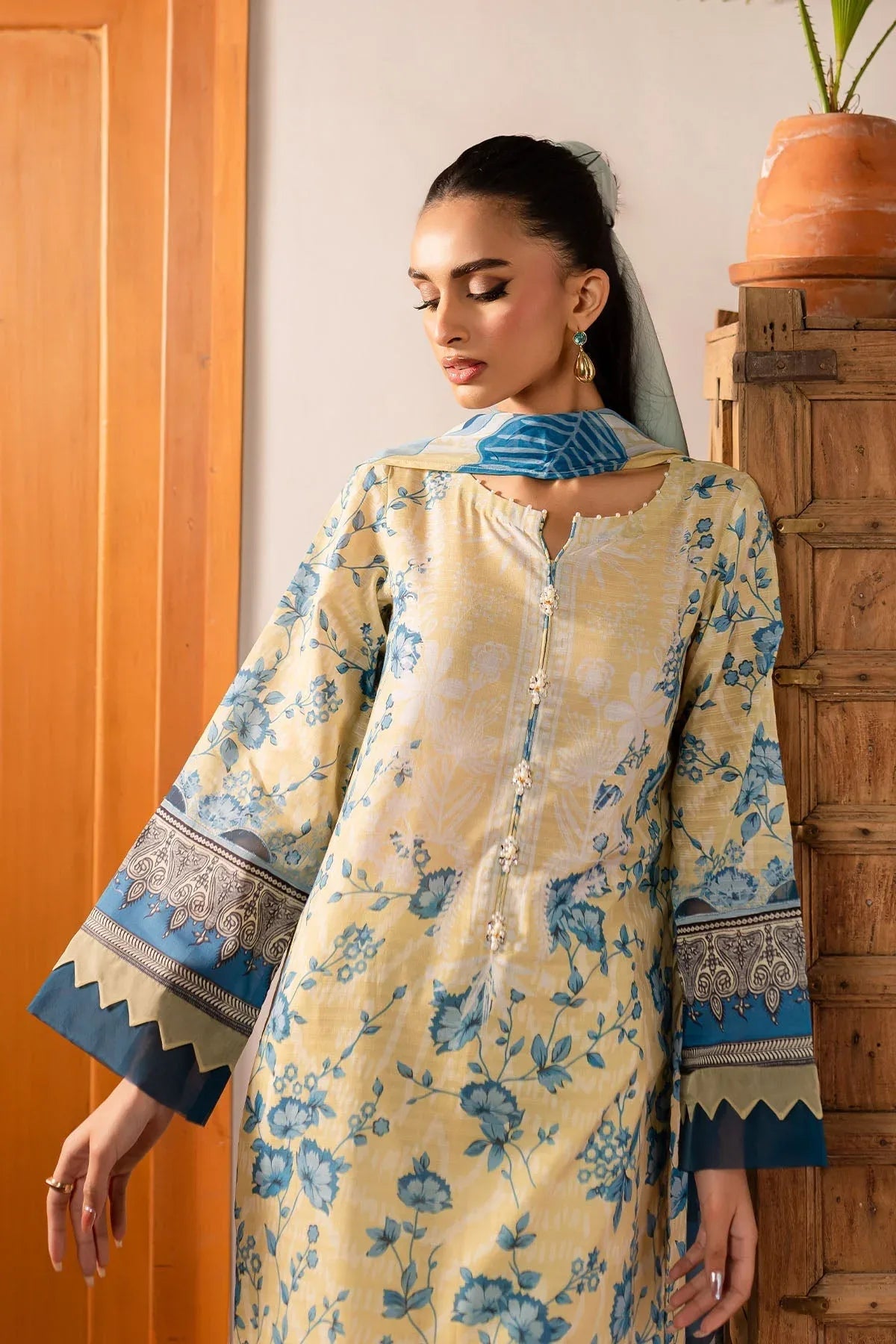 Nureh | Printed lawn 25 | SP-136 - Rang-e-Khaas