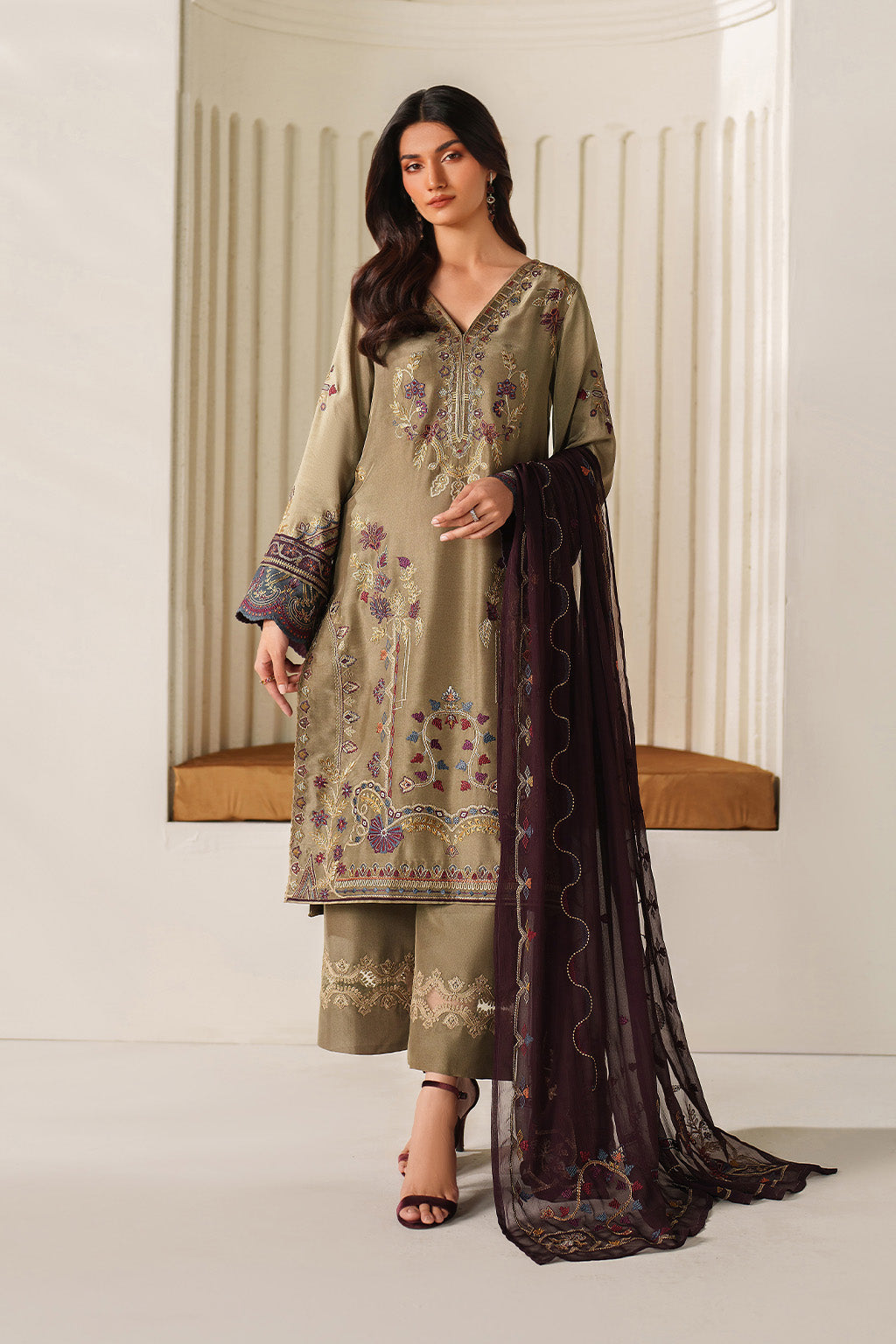 Iznik UE-614 Embroidered Ramen Silk