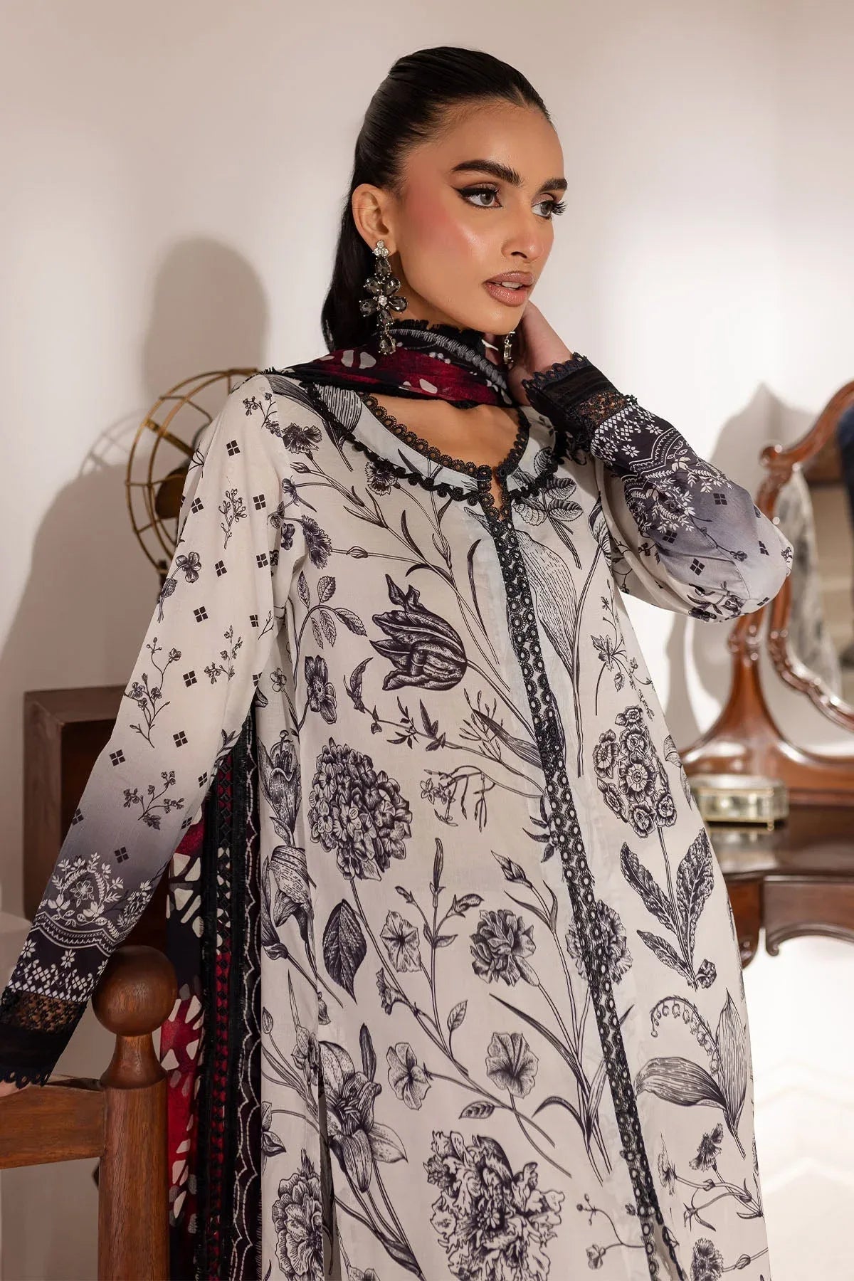 Nureh | Printed Lawn 25 | SP-144 - Rang-e-Khaas