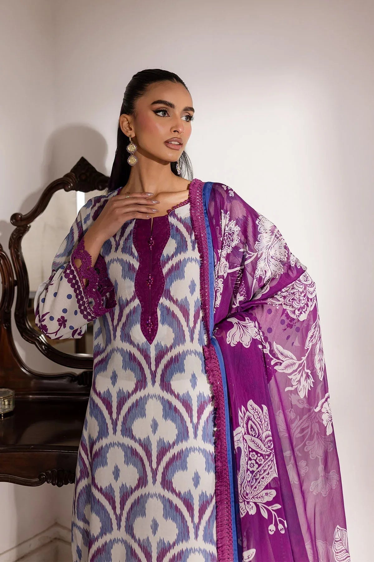 Nureh | Printed Lawn 25 | SP-147 - Rang-e-Khaas