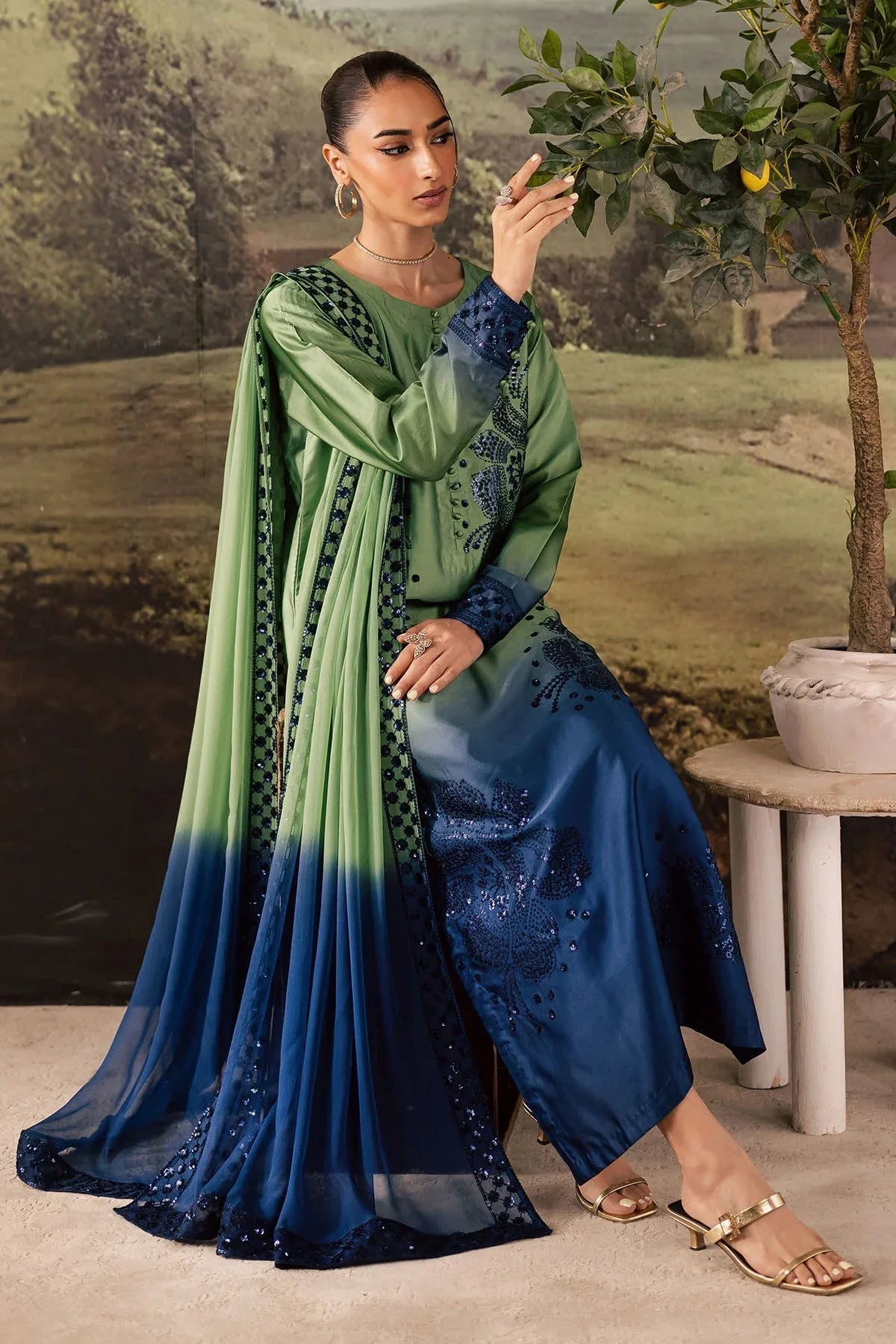 Nureh | Shades of Winter | NP-677 - Rang-e-Khaas
