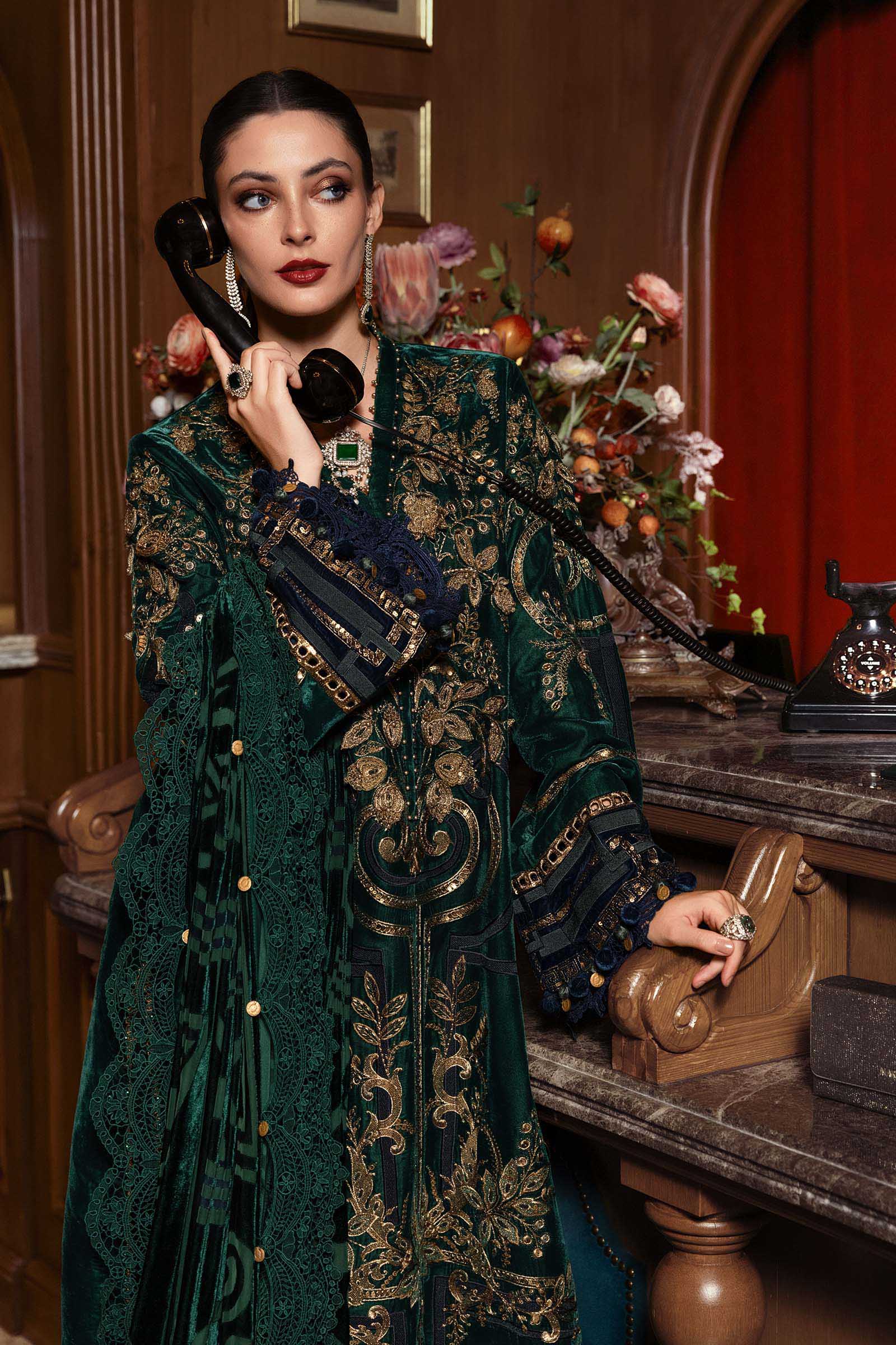 3 Piece Embroidered Velvet Suit - Rang-e-Khaas