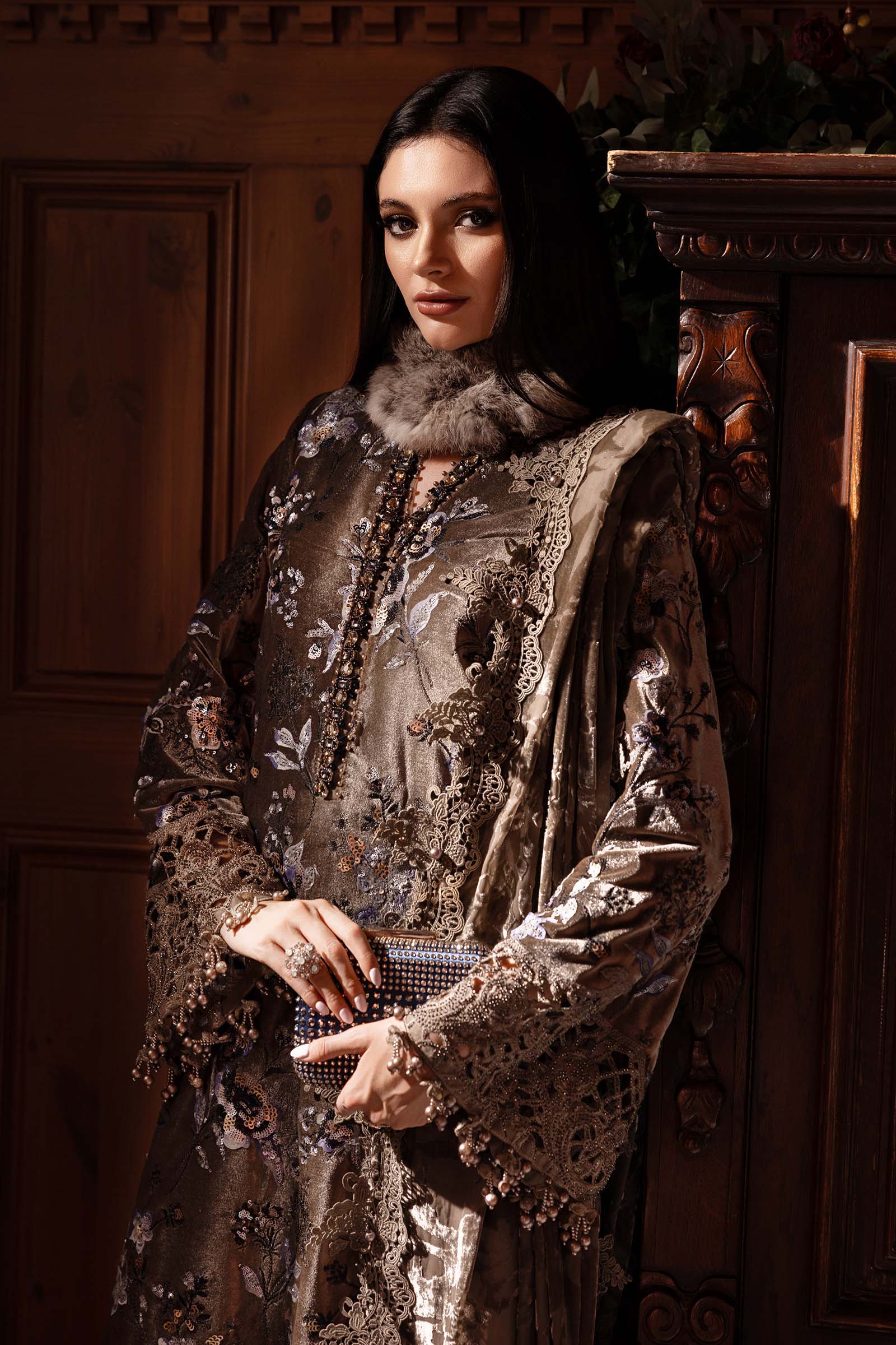 3 Piece Embroidered Velvet Suit - Rang-e-Khaas