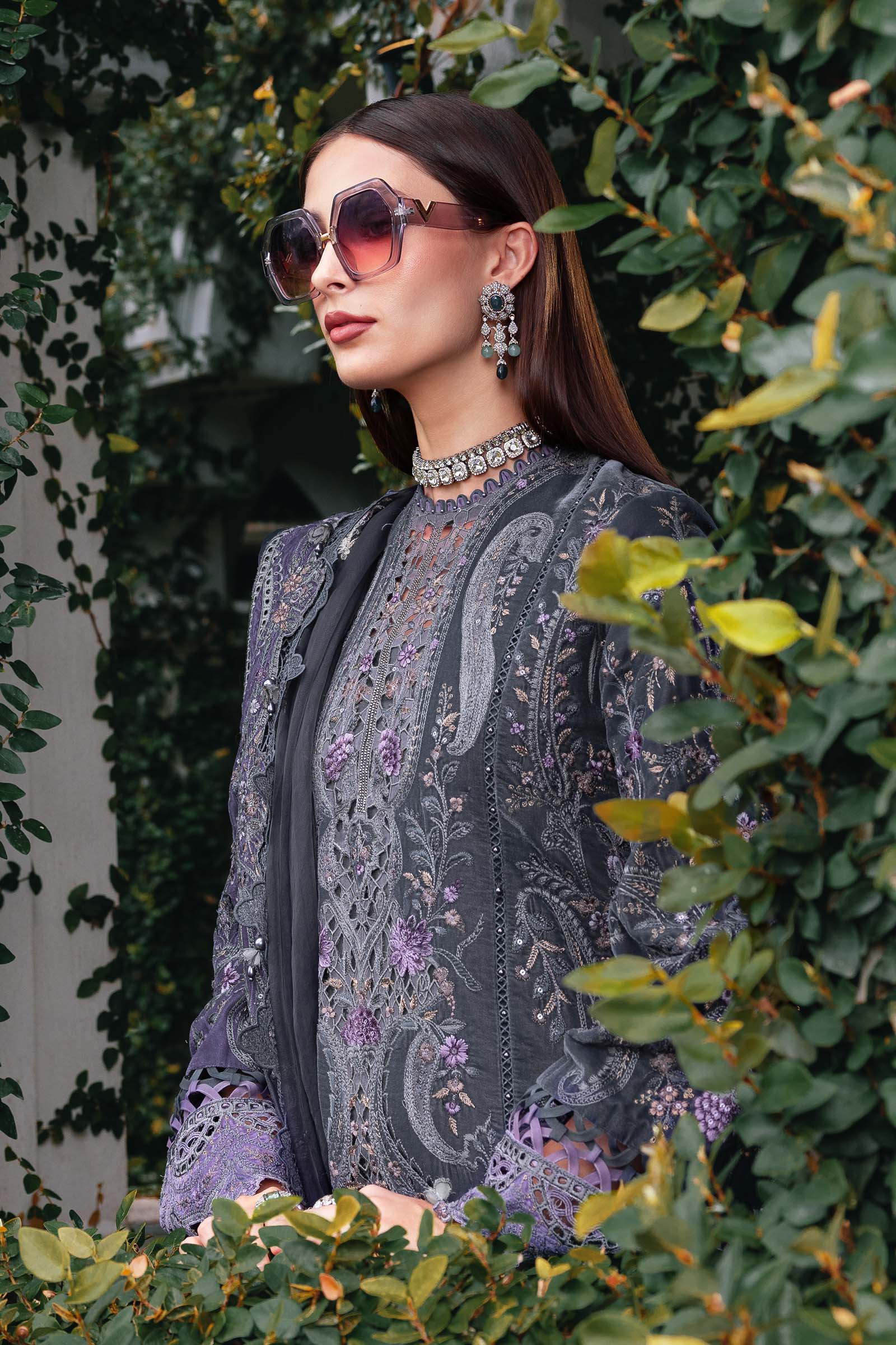3 Piece Embroidered Velvet Suit - Rang-e-Khaas