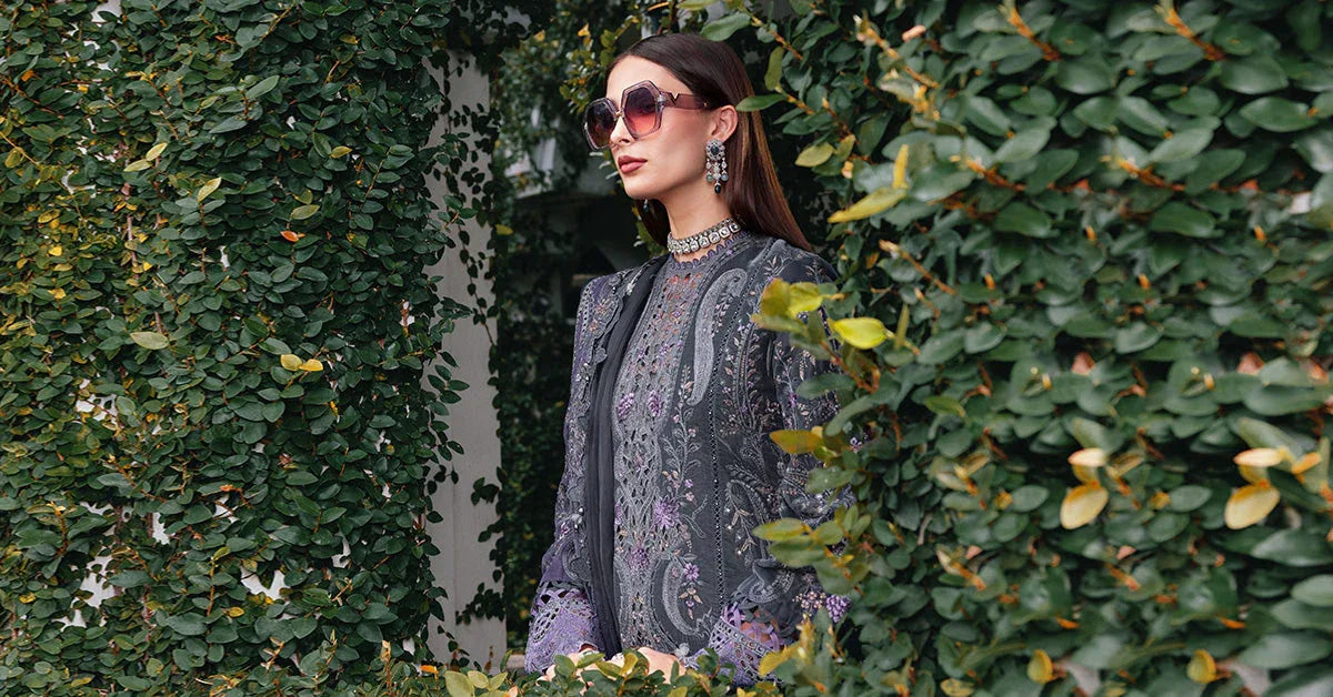 3 Piece Embroidered Velvet Suit - Rang-e-Khaas