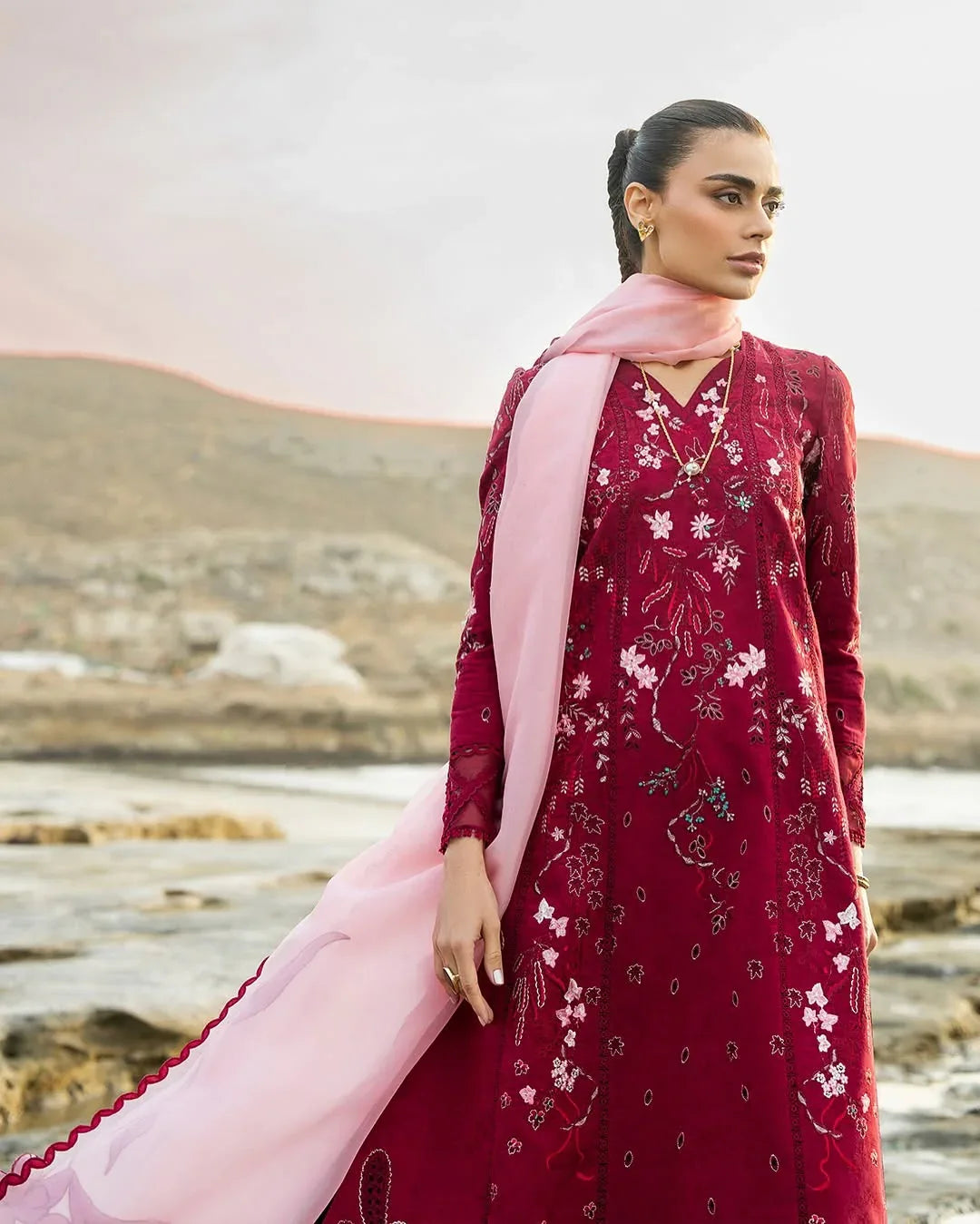 Soraya - Noa Summer PretŸ??25 - Carmine - Rang-e-Khaas