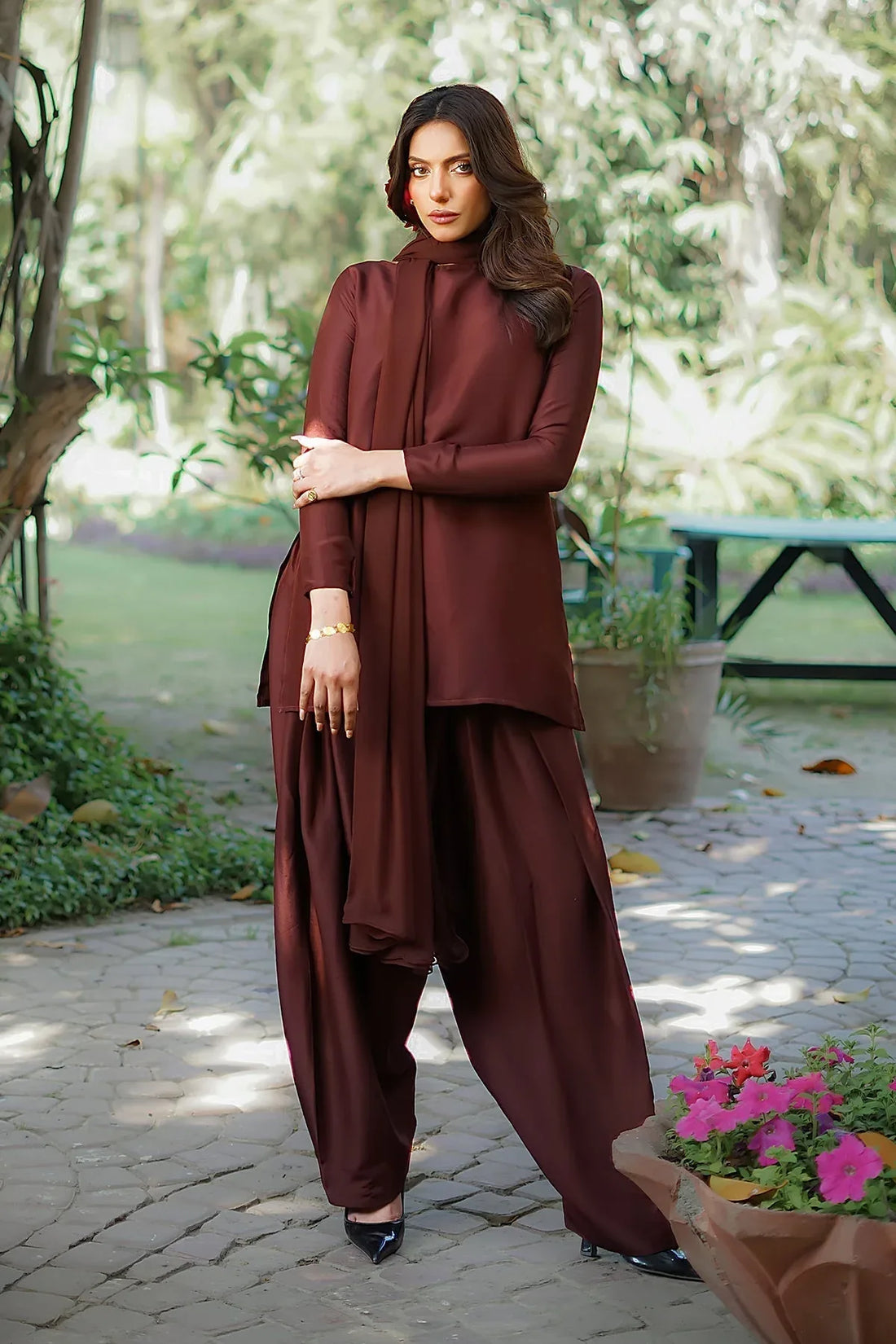 Erum Khan | Nue Pret | Espresso Gloe - Rang-e-Khaas