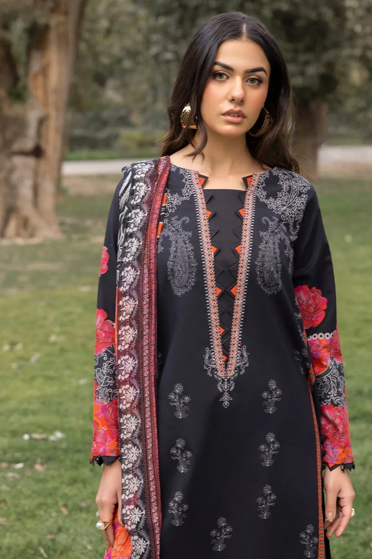 Charizma | C prints Lawn | CP5-18 - Rang-e-Khaas