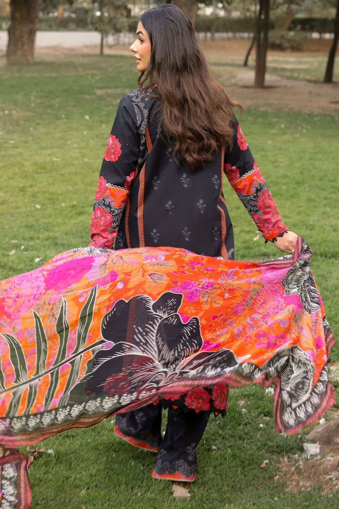 Charizma | C prints Lawn | CP5-18 - Rang-e-Khaas