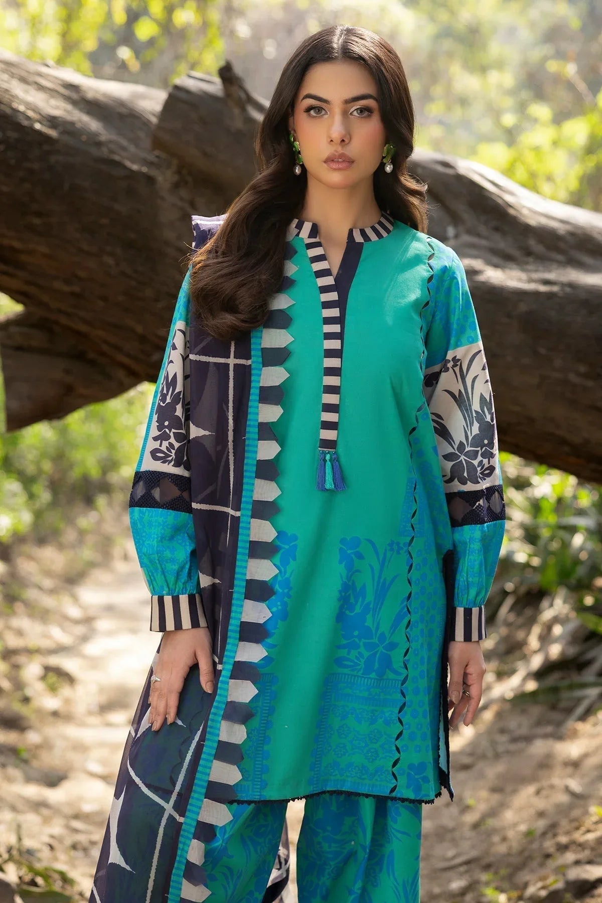 Charizma | C prints Lawn | CP5-17 - Rang-e-Khaas