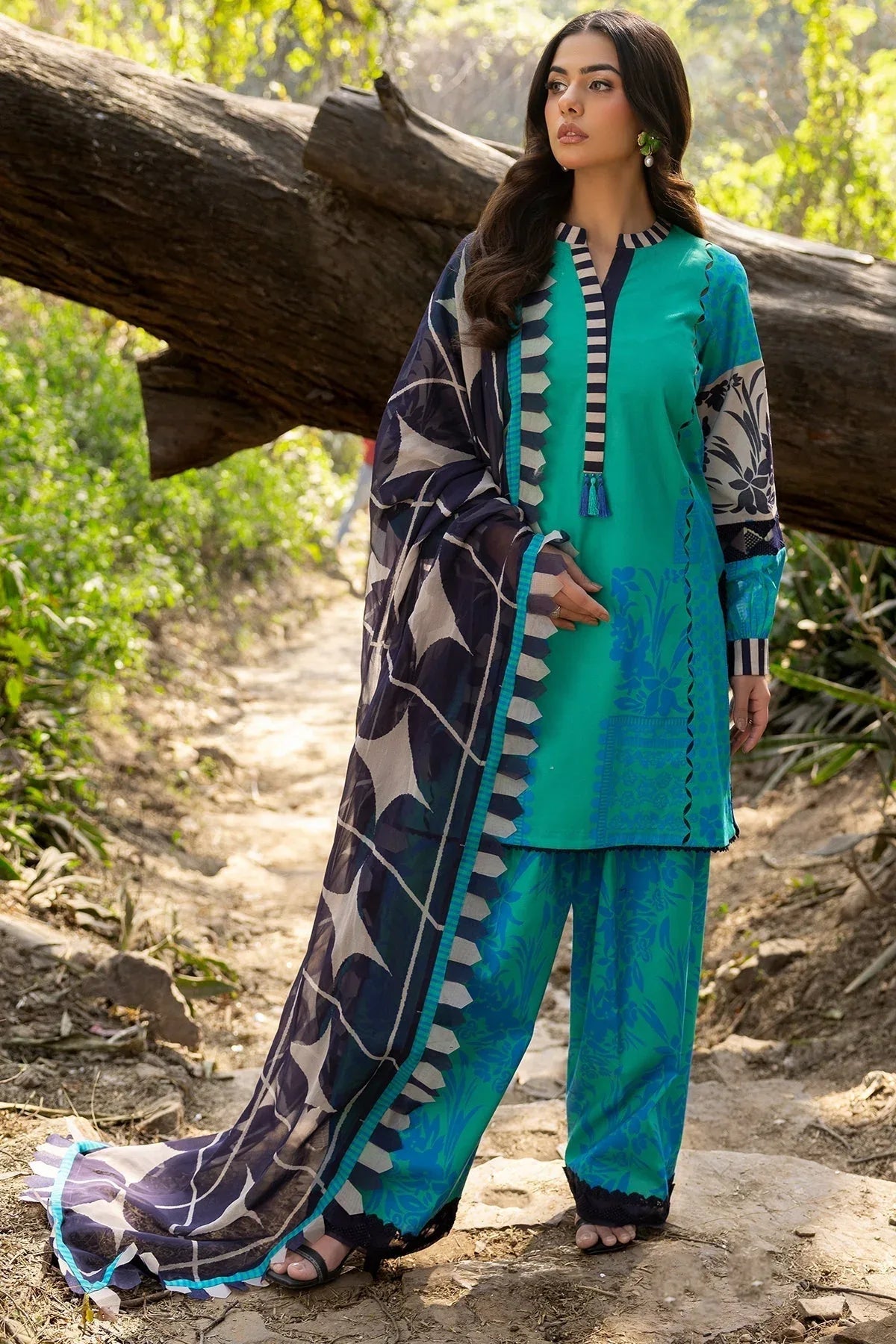 Charizma | C prints Lawn | CP5-17 - Rang-e-Khaas