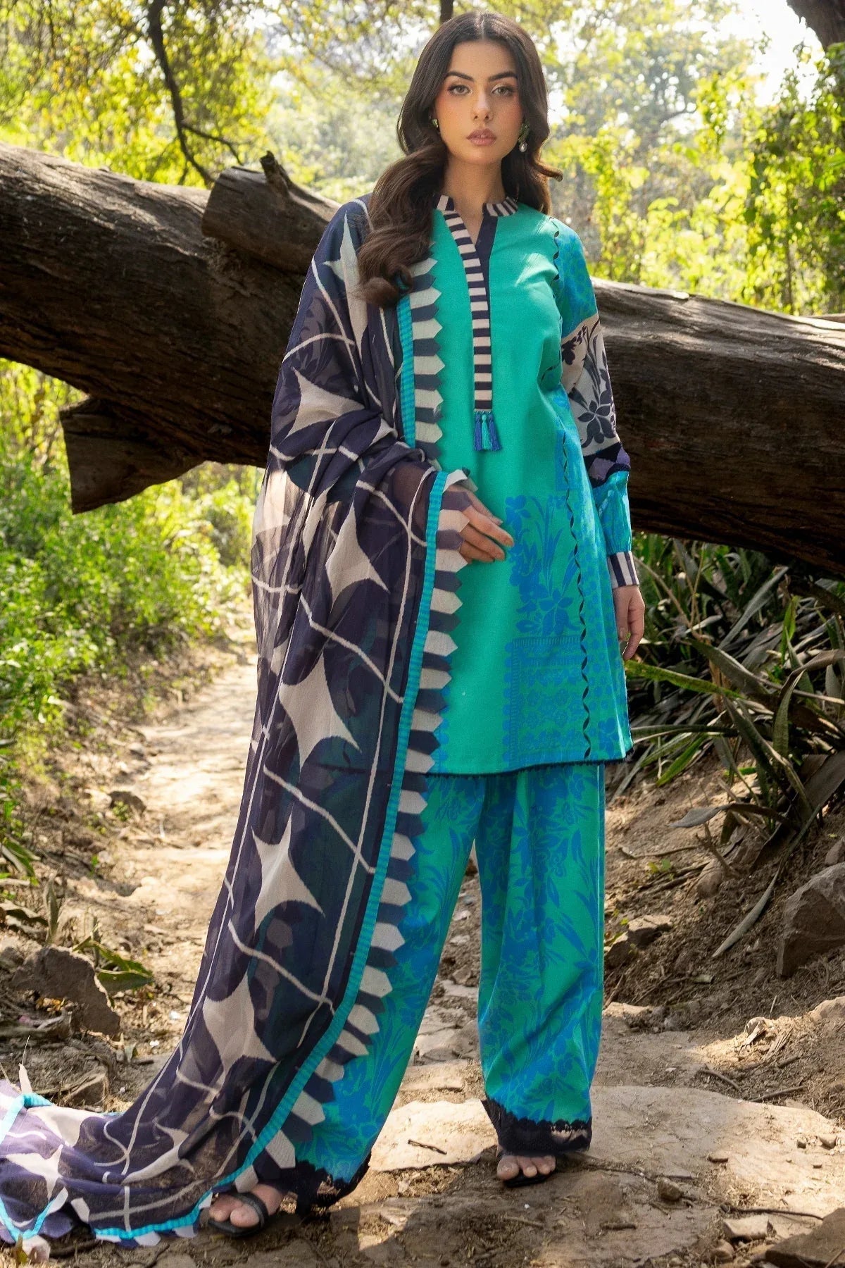 Charizma | C prints Lawn | CP5-17 - Rang-e-Khaas