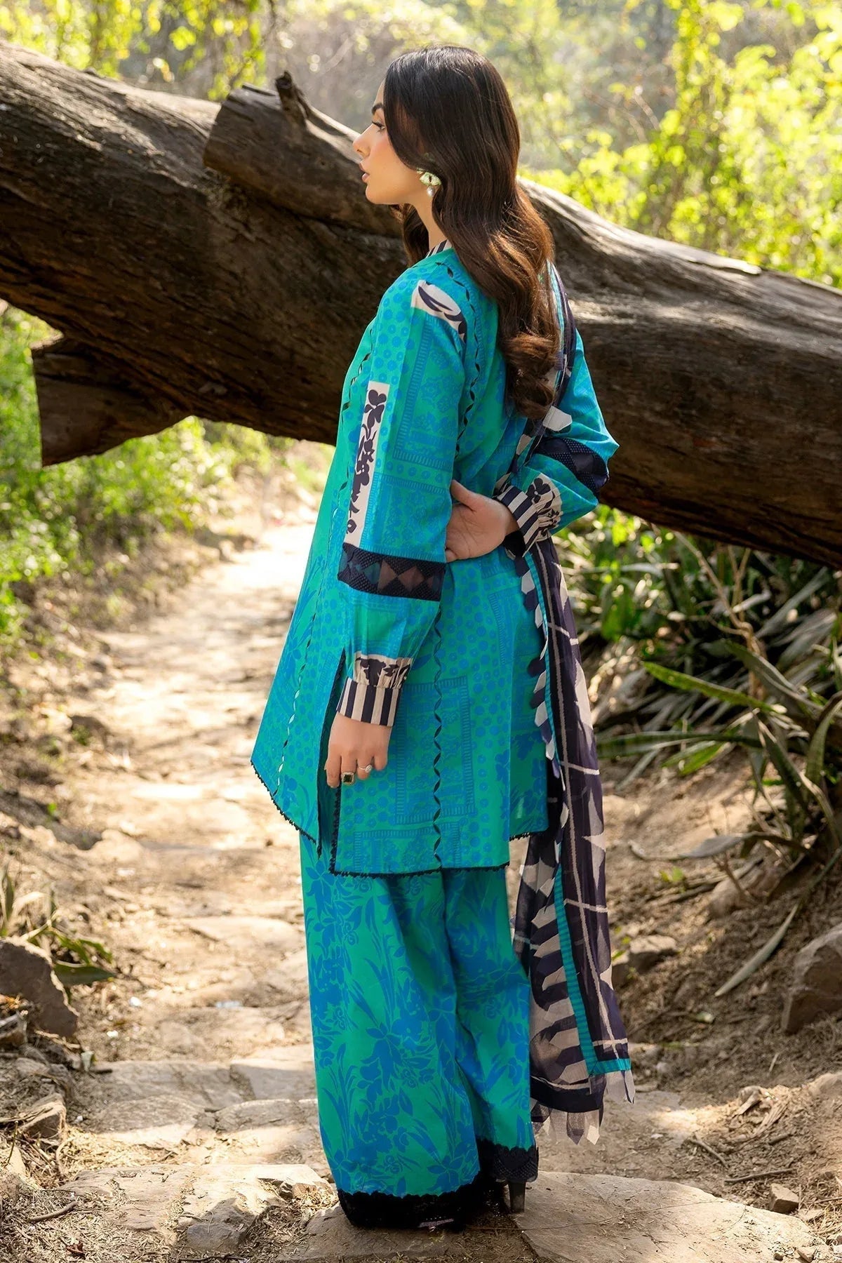 Charizma | C prints Lawn | CP5-17 - Rang-e-Khaas