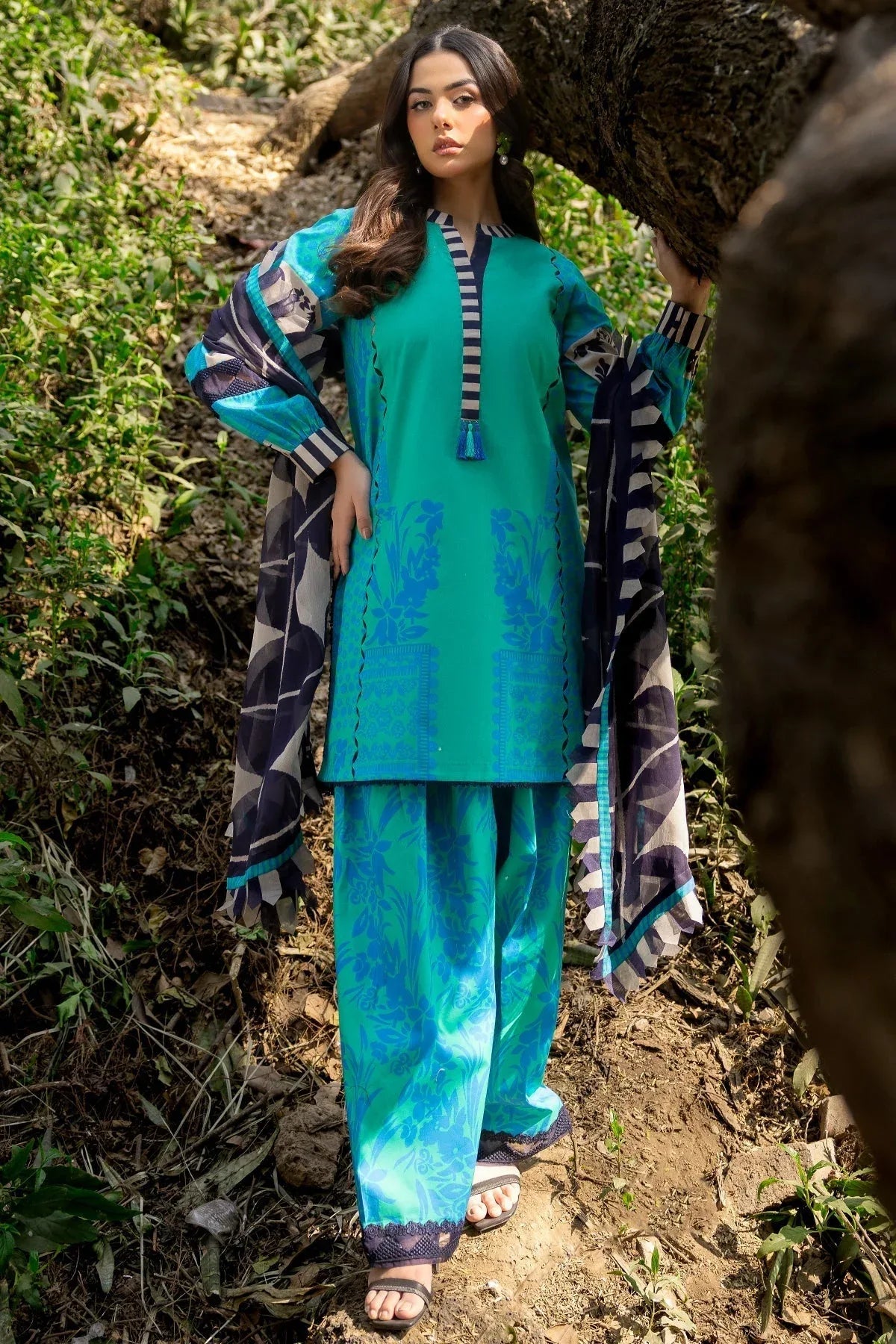 Charizma | C prints Lawn | CP5-17 - Rang-e-Khaas