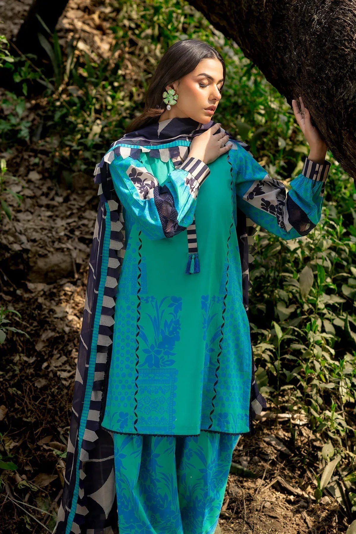 Charizma | C prints Lawn | CP5-17 - Rang-e-Khaas