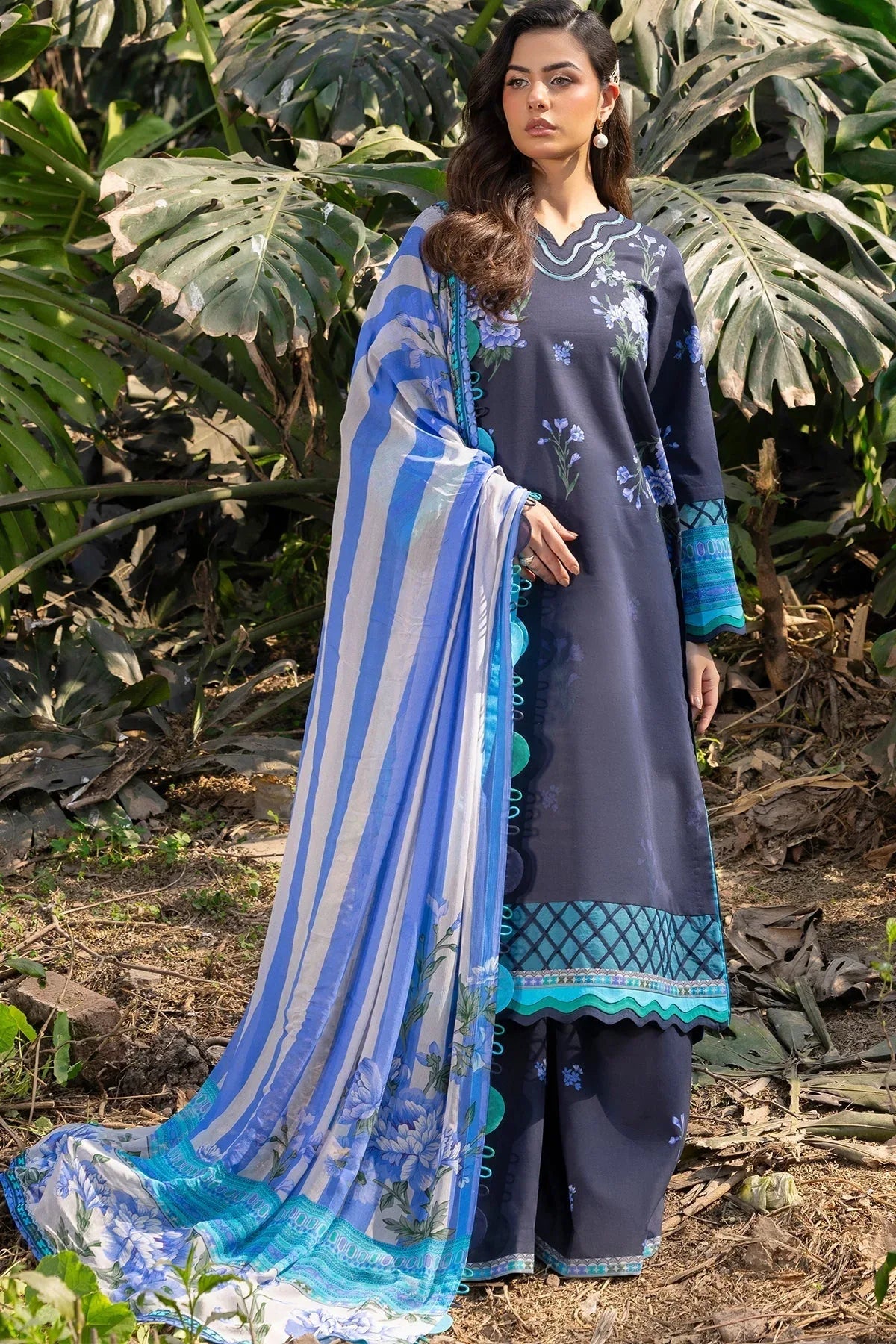 Charizma | C prints Lawn | CP5-19 - Rang-e-Khaas