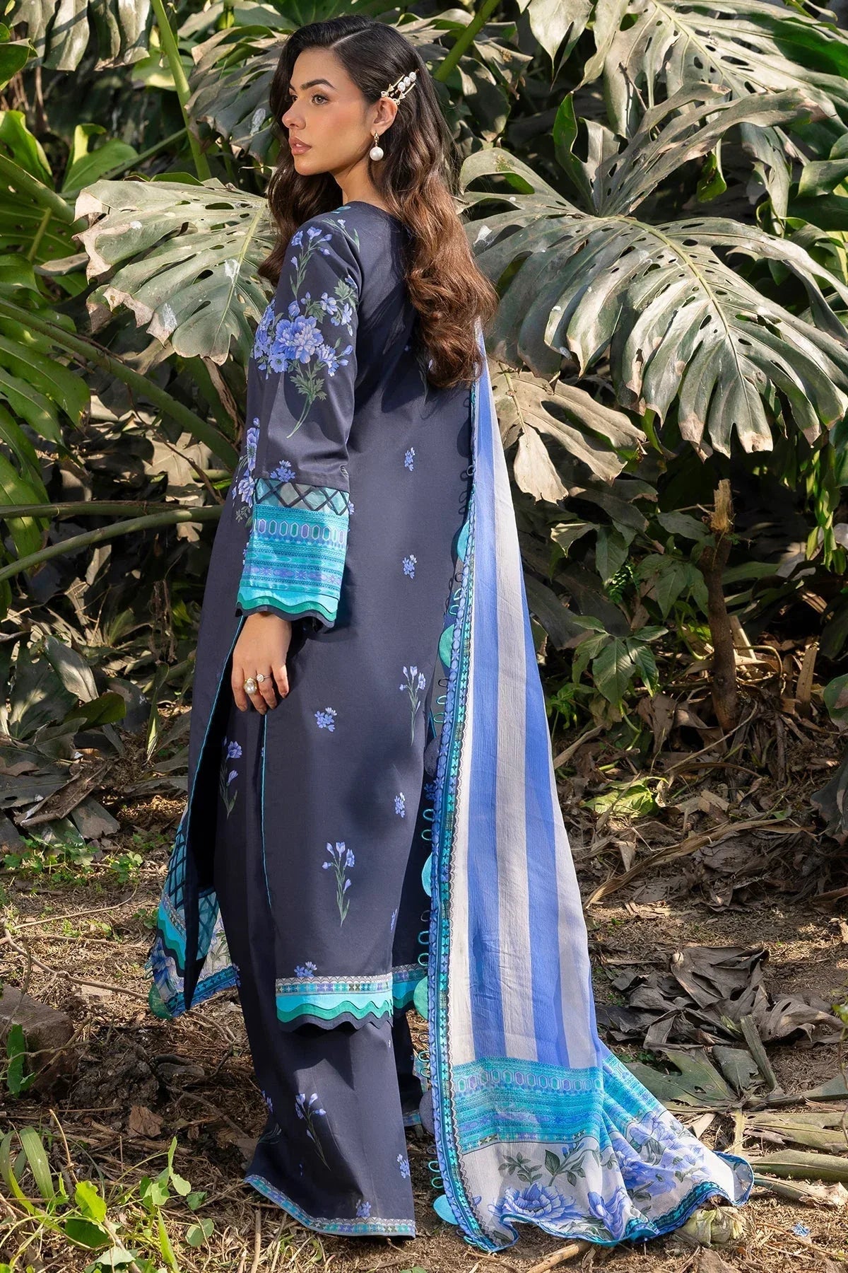 Charizma | C prints Lawn | CP5-19 - Rang-e-Khaas