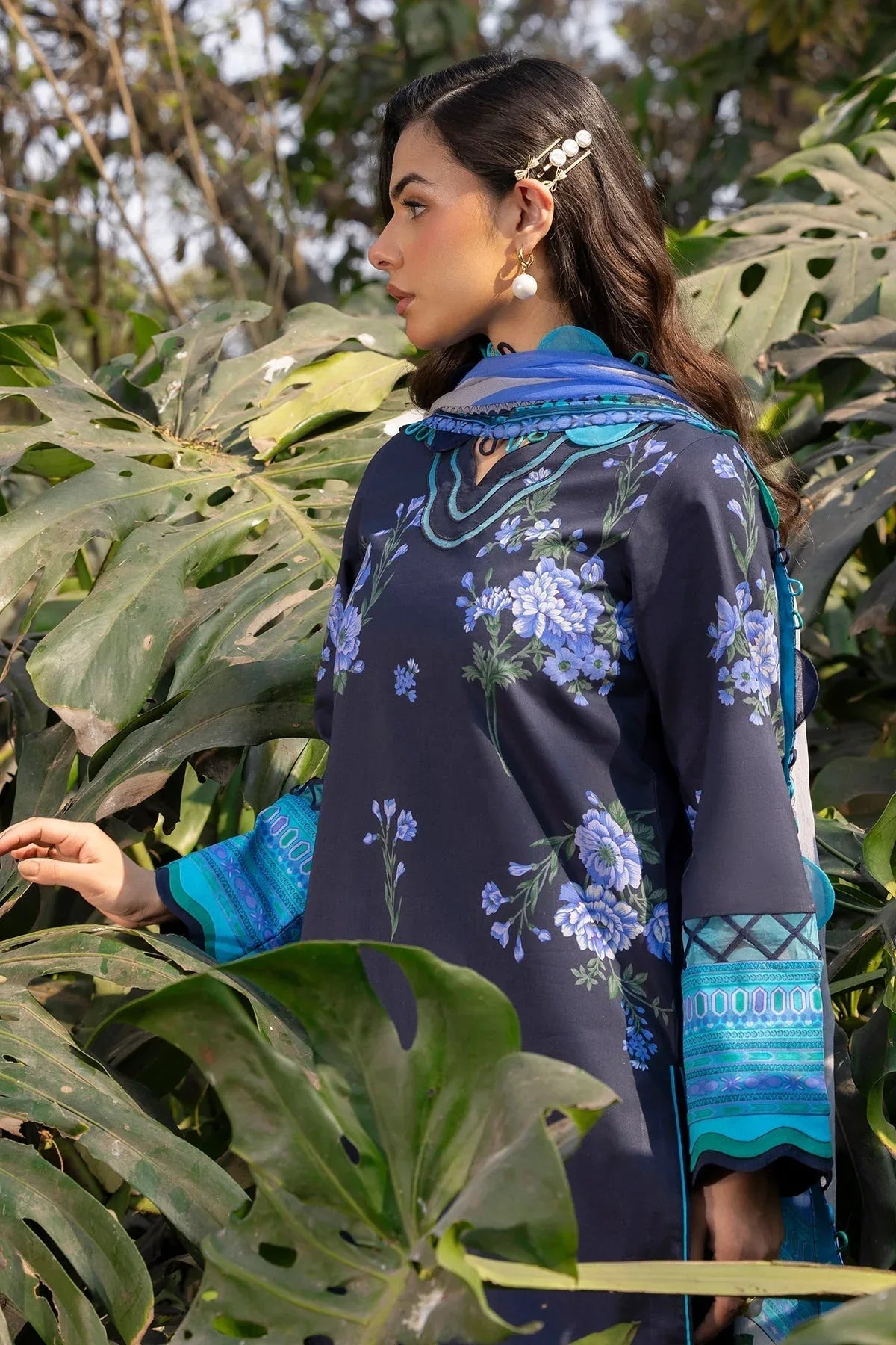 Charizma | C prints Lawn | CP5-19 - Rang-e-Khaas
