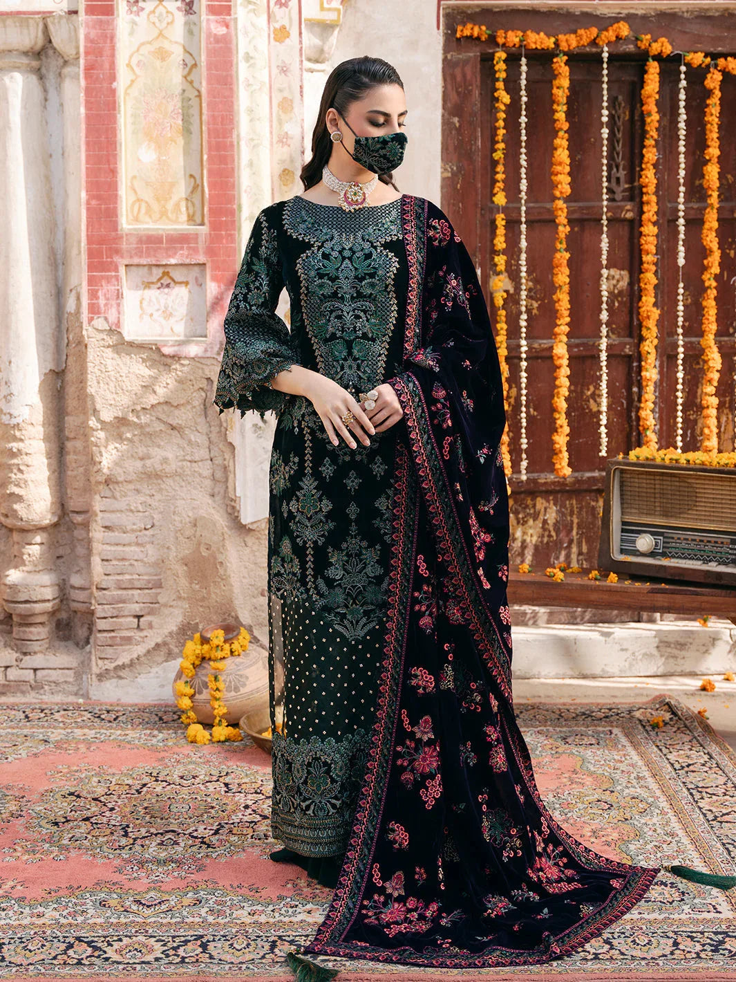 Flossie | Siara Velvet Formals | V-102 - B - Rang-e-Khaas