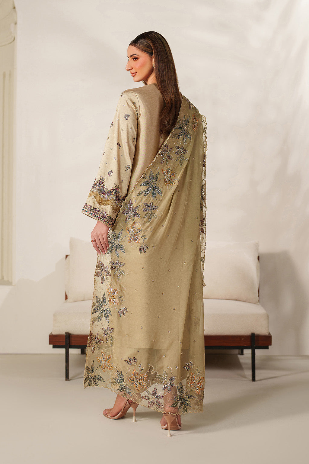 Iznik UE-617  Sheesha Silk