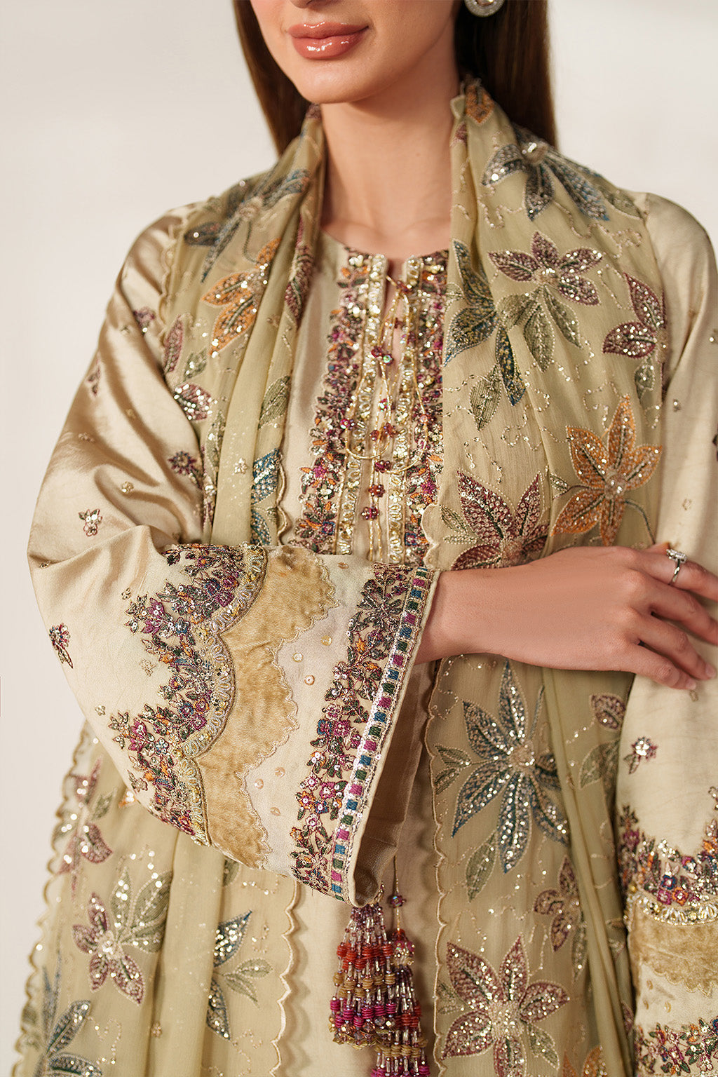 Iznik UE-617  Sheesha Silk