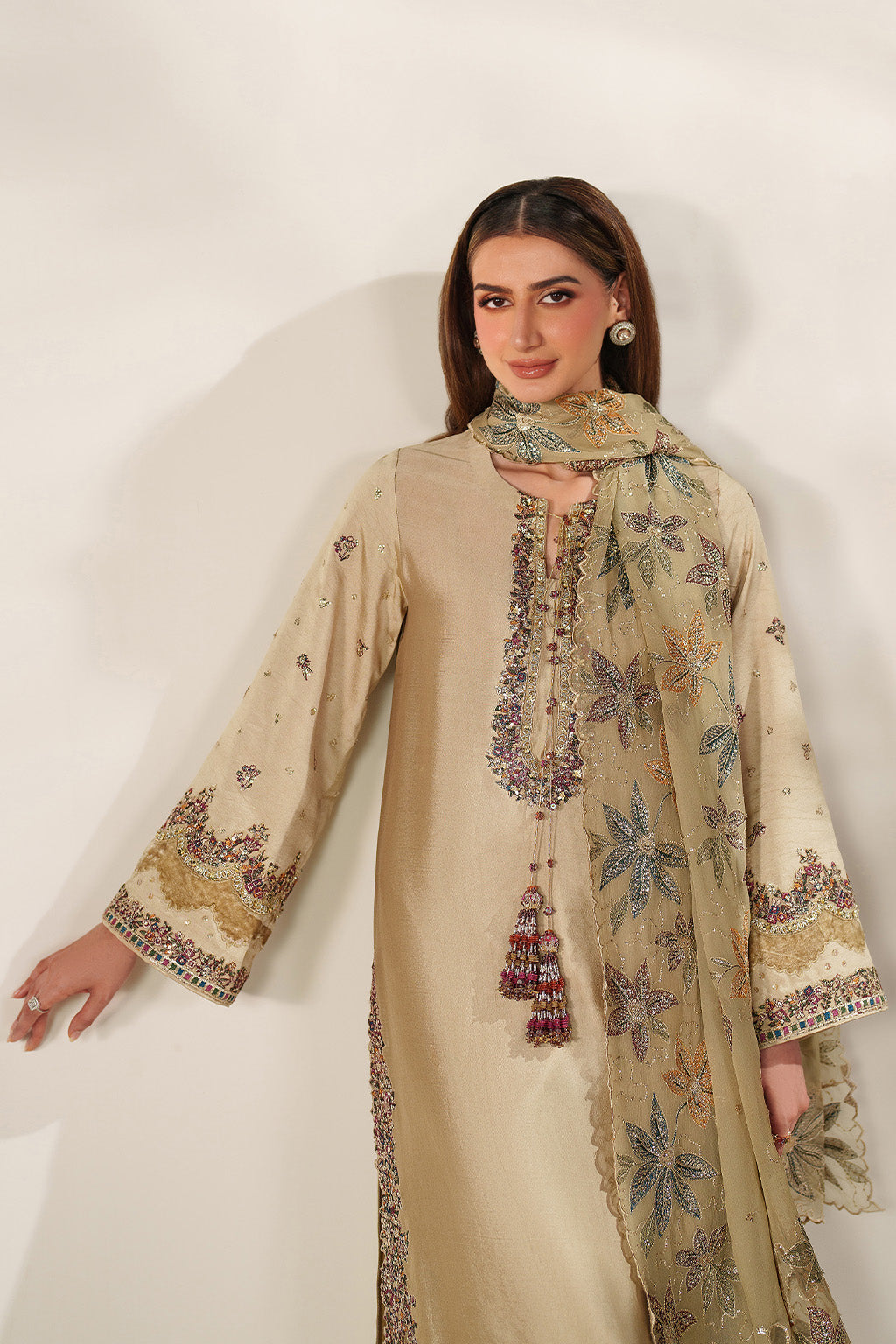 Iznik UE-617  Sheesha Silk