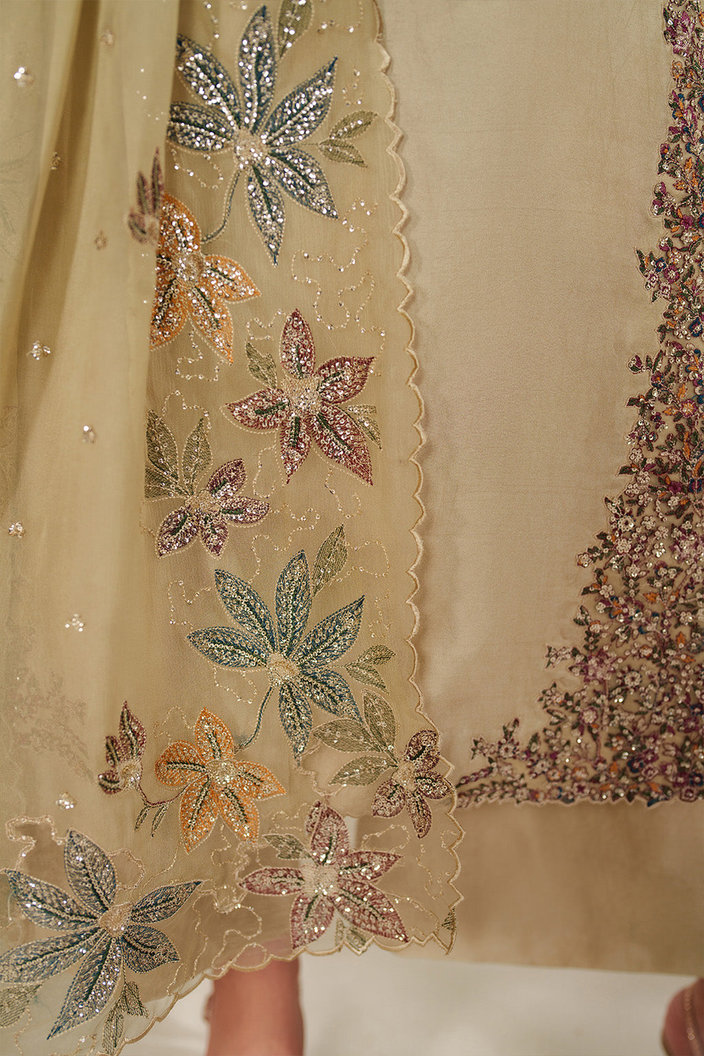 Iznik UE-617  Sheesha Silk