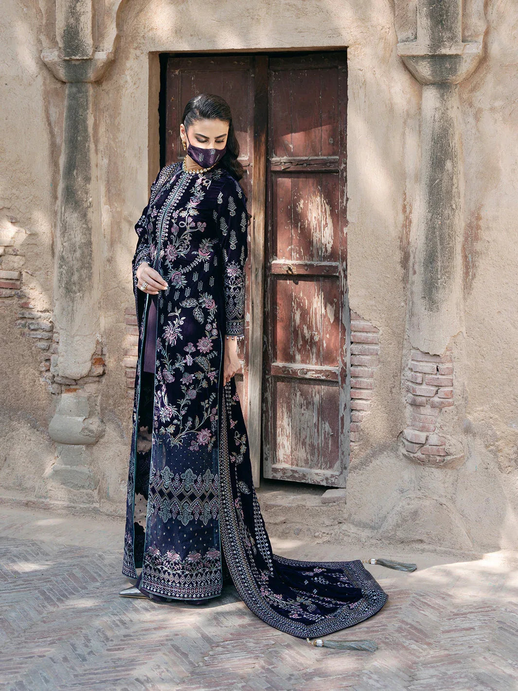 Flossie | Siara Velvet Formals | V-104 - B - Rang-e-Khaas