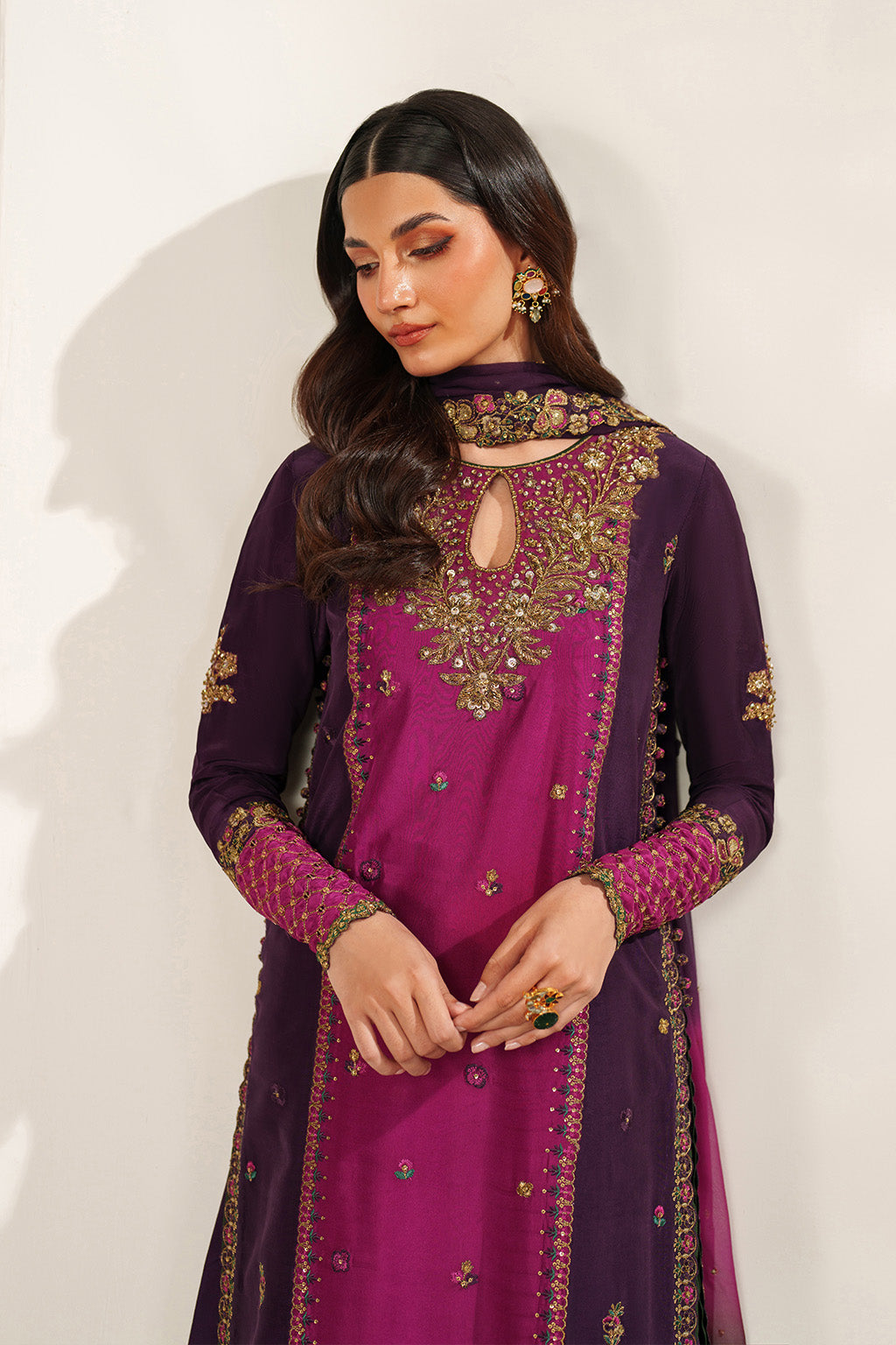 Iznik UE-611  Embroidered  Ramen Silk
