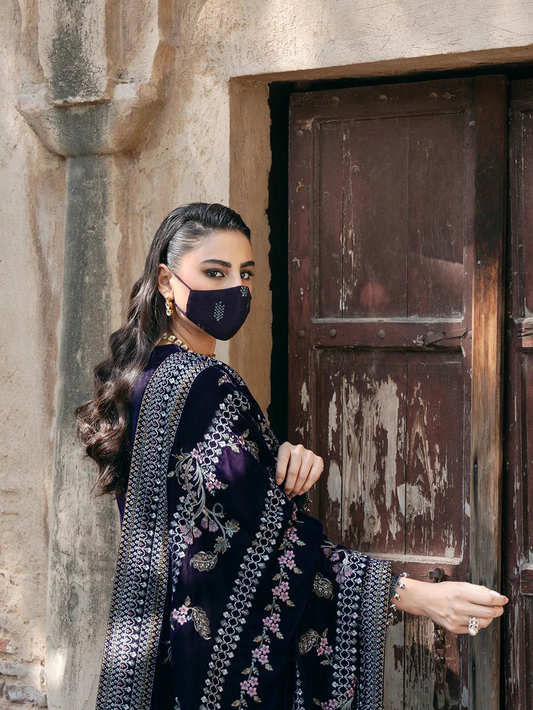 Flossie | Siara Velvet Formals | V-104 - B - Rang-e-Khaas
