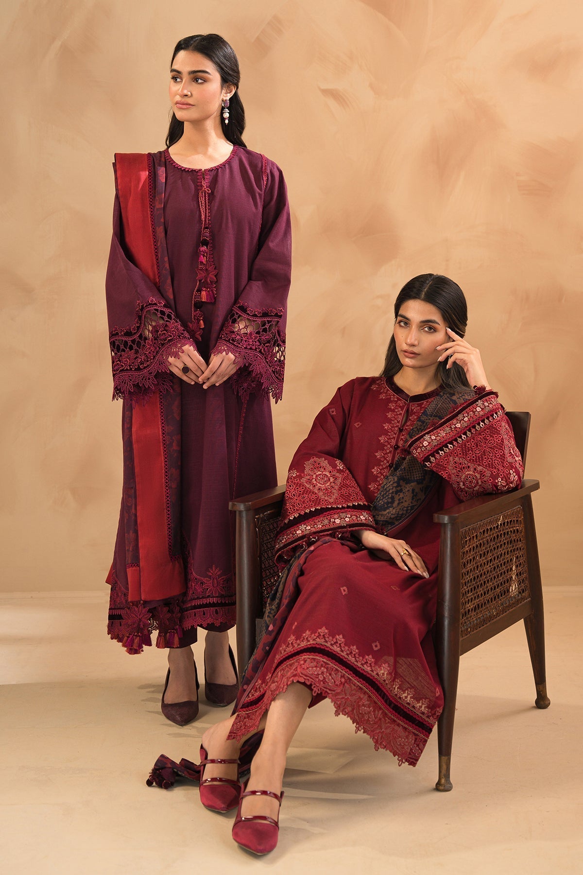 BAROQUE-EMBROIDERED SLUB KHADDAR UF-477