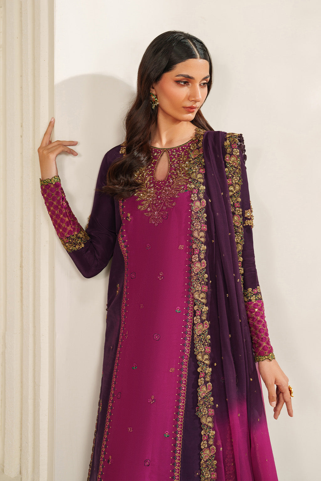 Iznik UE-611  Embroidered  Ramen Silk