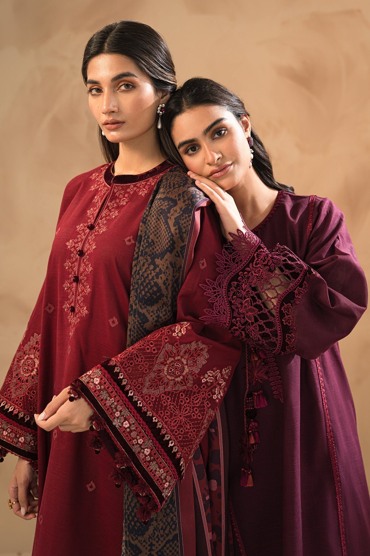 BAROQUE-EMBROIDERED SLUB KHADDAR UF-477