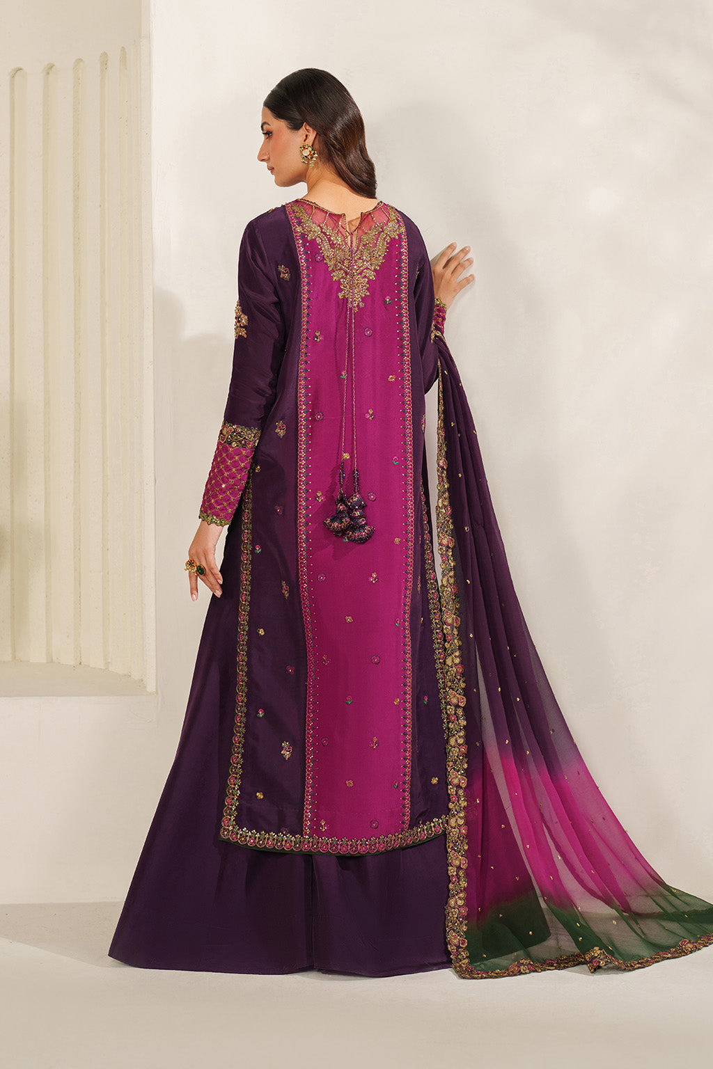 Iznik UE-611  Embroidered  Ramen Silk