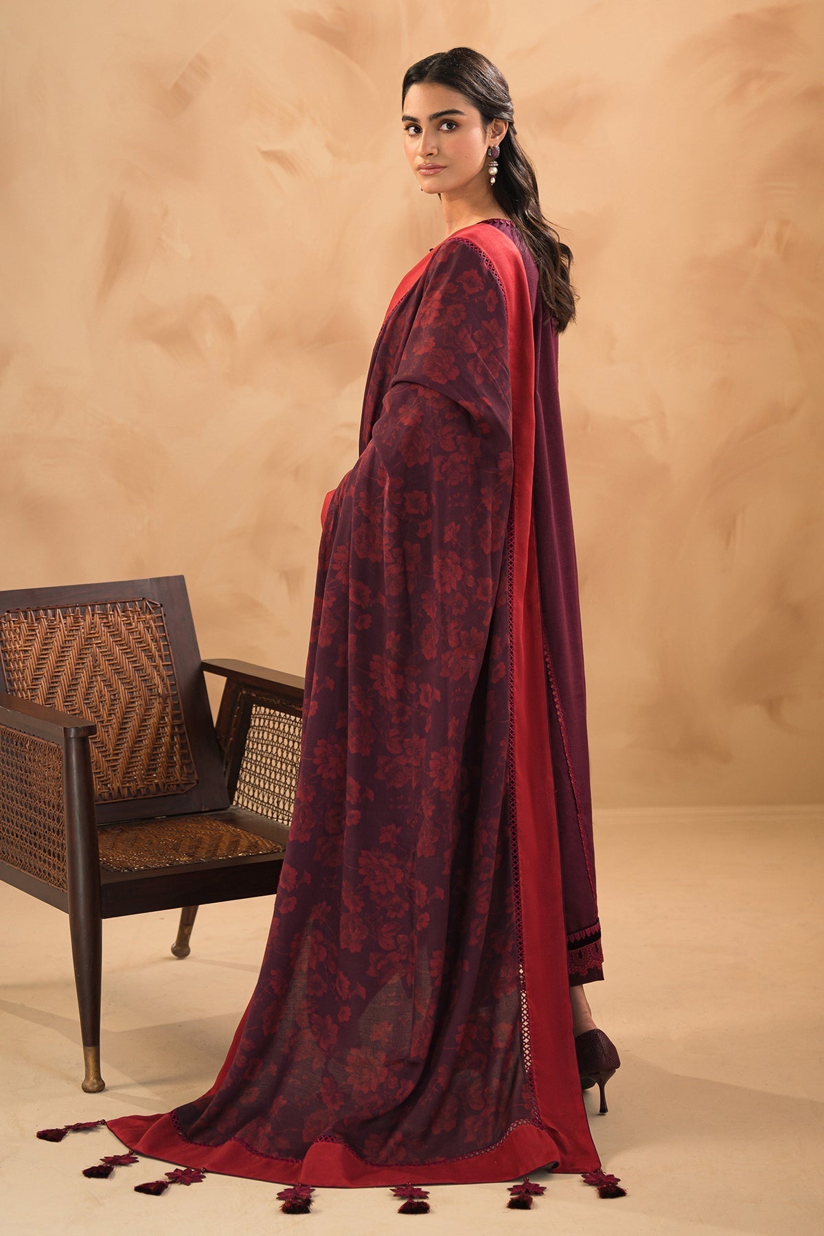 BAROQUE-EMBROIDERED SLUB KHADDAR UF-477