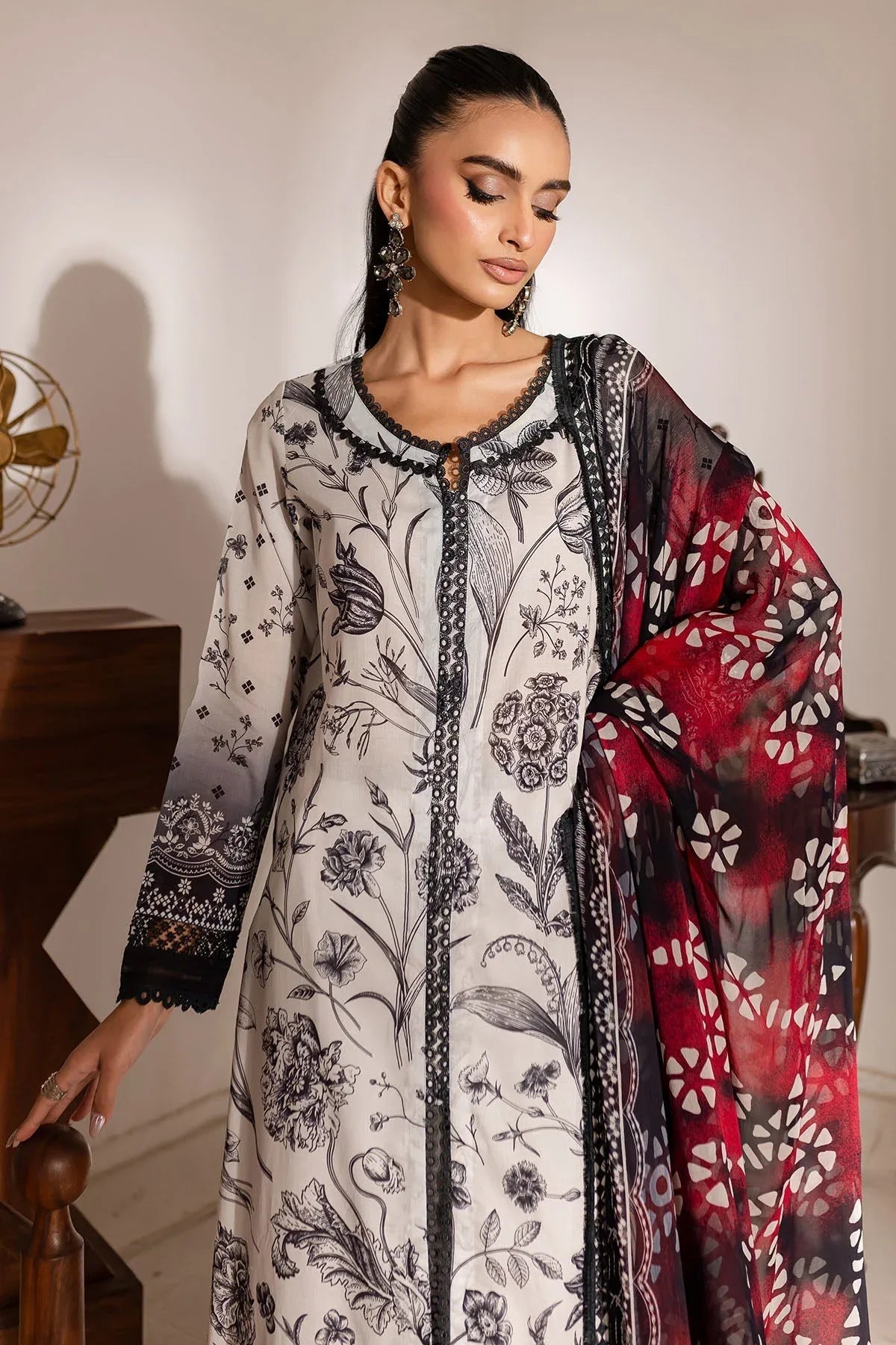 Nureh | Printed Lawn 25 | SP-144 - Rang-e-Khaas