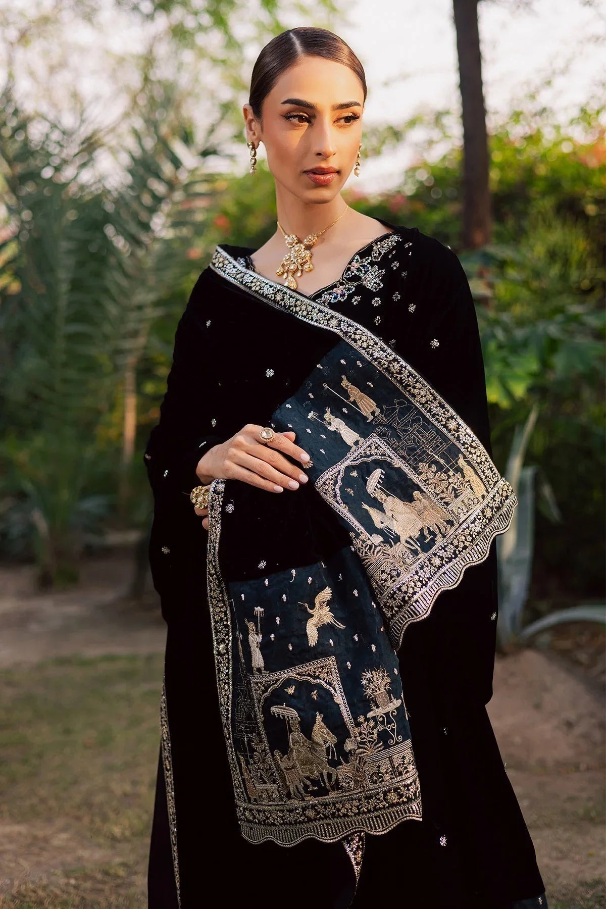 Nureh | Maya Velvet | NW-118 - Rang-e-Khaas