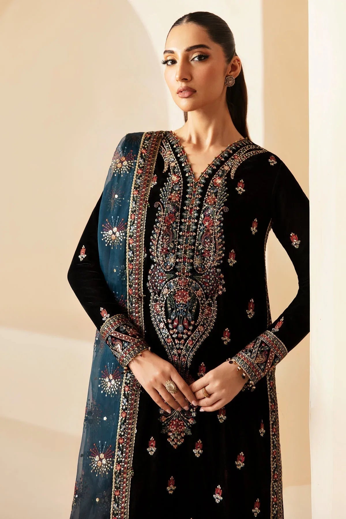 Jazmin | Velvet Edit 24 | Velvet Formal VF-2028 - Rang-e-Khaas