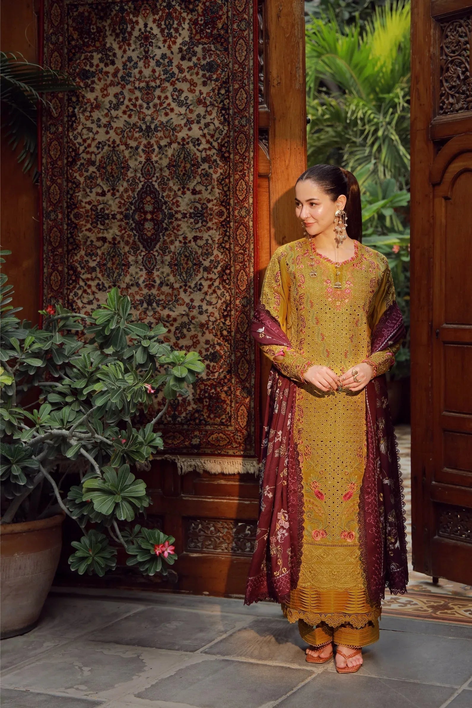Maryam Hussain | Winter Shawl 25 | Soz - Rang-e-Khaas
