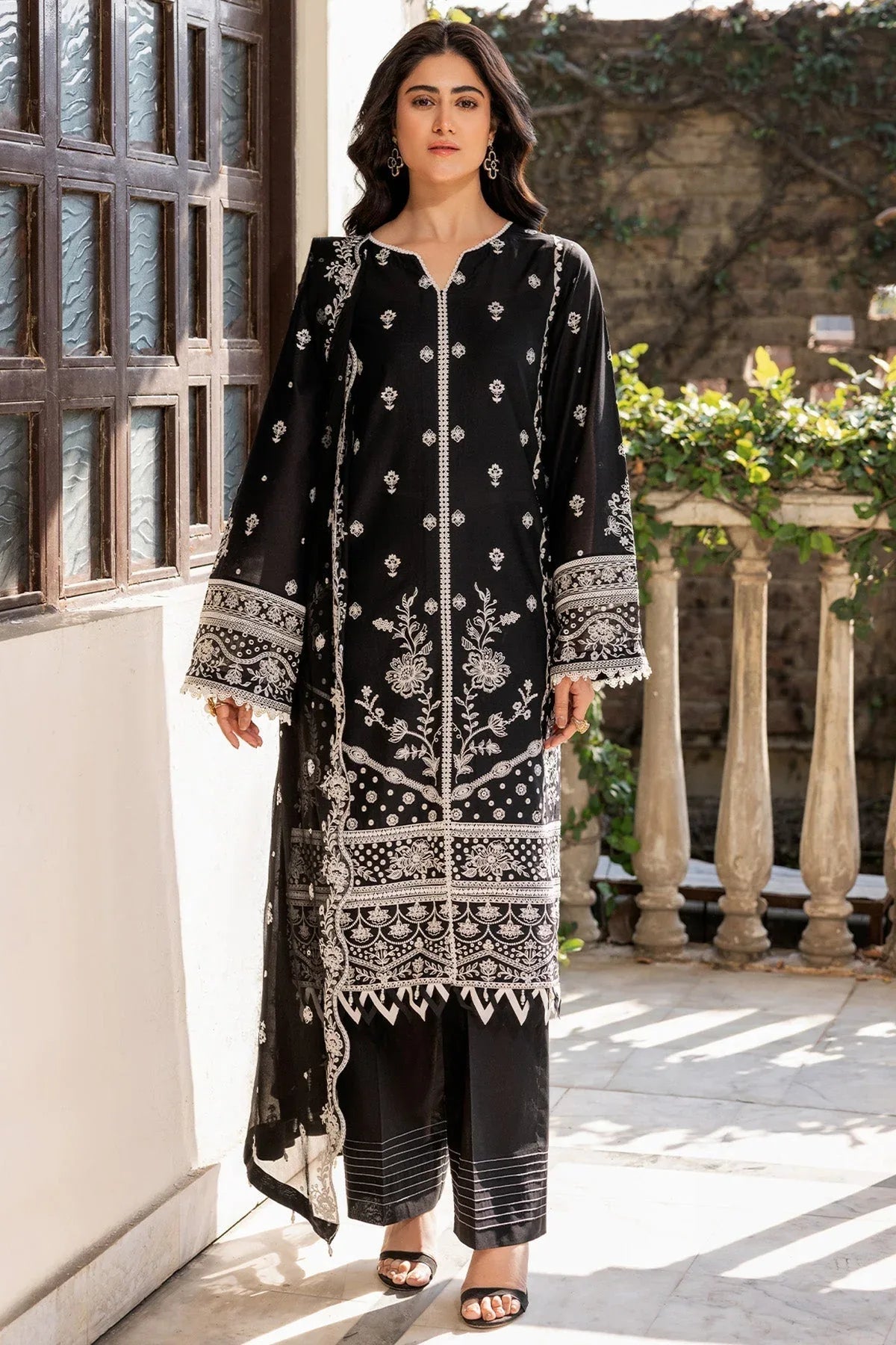 Farasha | Summer Weaves Embroidered Lawn | Midnight Glow - Rang-e-Khaas