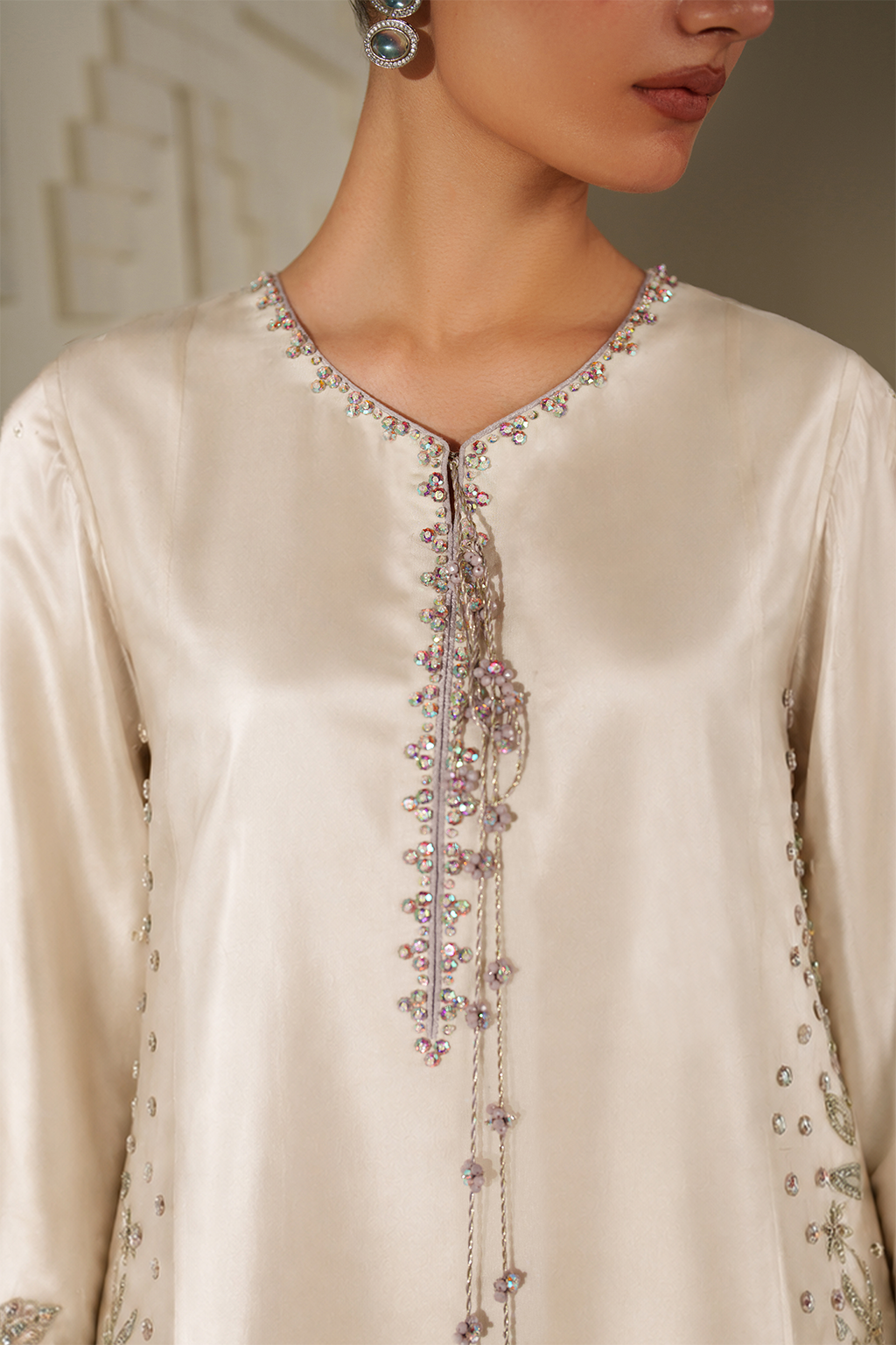 Iznik UE-620 Embroidered Ramen Silk